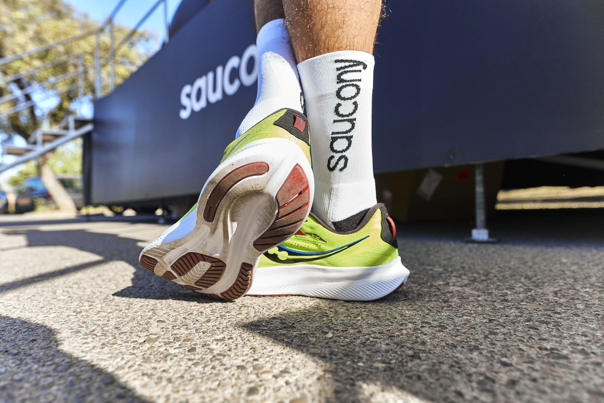 EVENTO SAUCONY MAN╠âANA 25
