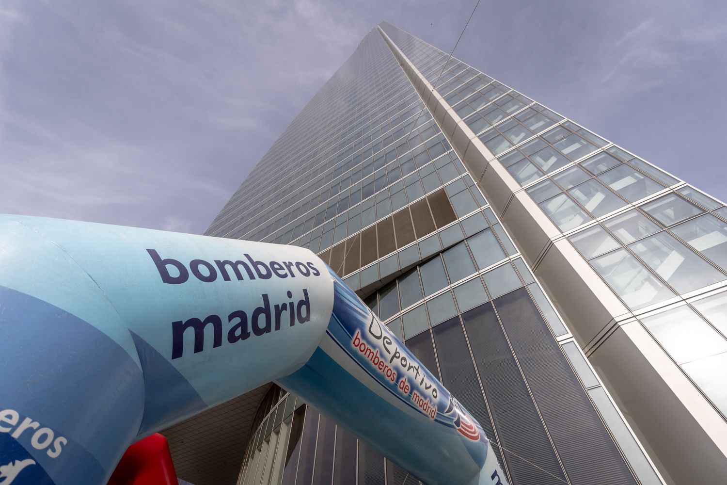 Todas las fotos de la Carrera Vertical Torre Emperador Castellana   @vsmphotoevents  07878