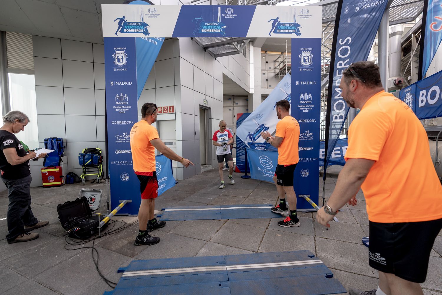 Todas las fotos de la Carrera Vertical Torre Emperador Castellana   @vsmphotoevents  08280