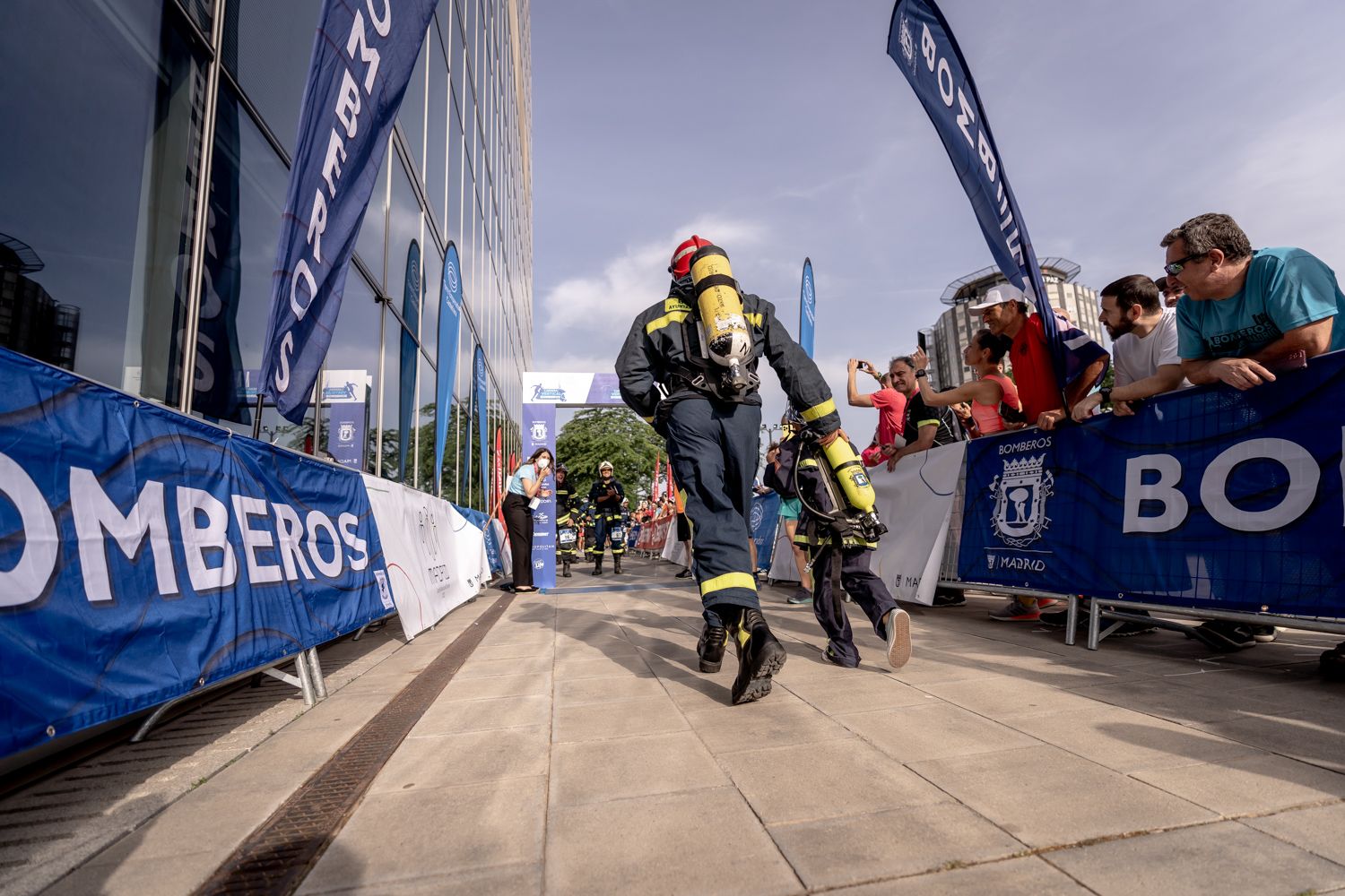 Todas las fotos de la Carrera Vertical Torre Emperador Castellana   @vsmphotoevents  07957