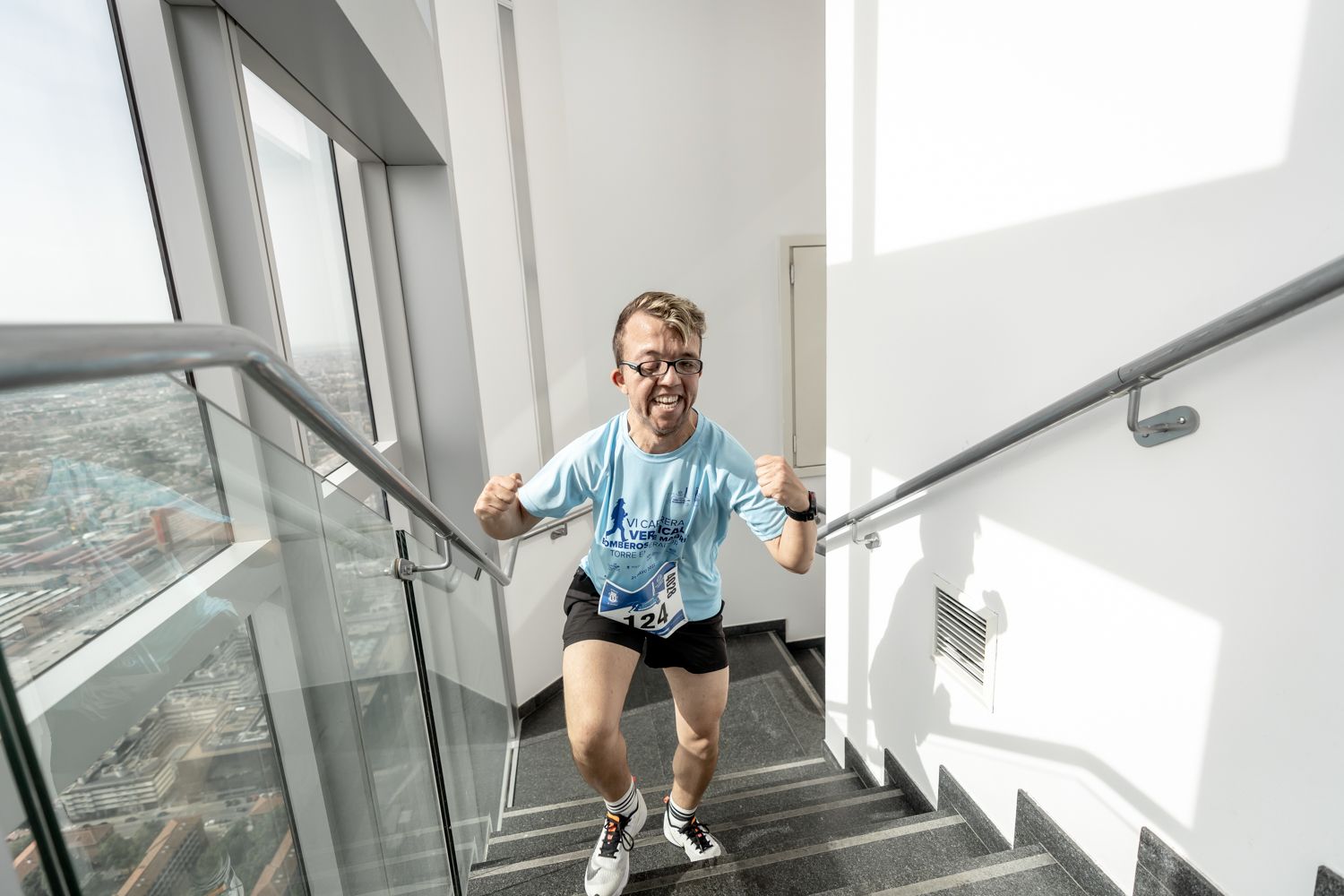 Todas las fotos de la Carrera Vertical Torre Emperador Castellana   @vsmphotoevents  08345