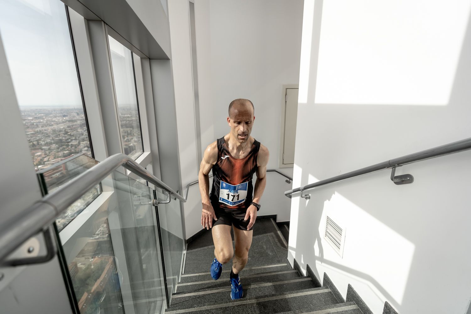 Todas las fotos de la Carrera Vertical Torre Emperador Castellana   @vsmphotoevents  08389