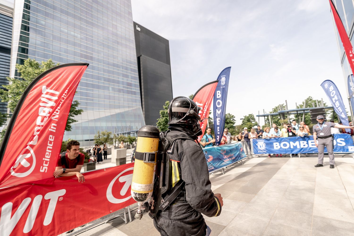Todas las fotos de la Carrera Vertical Torre Emperador Castellana   @vsmphotoevents  03324