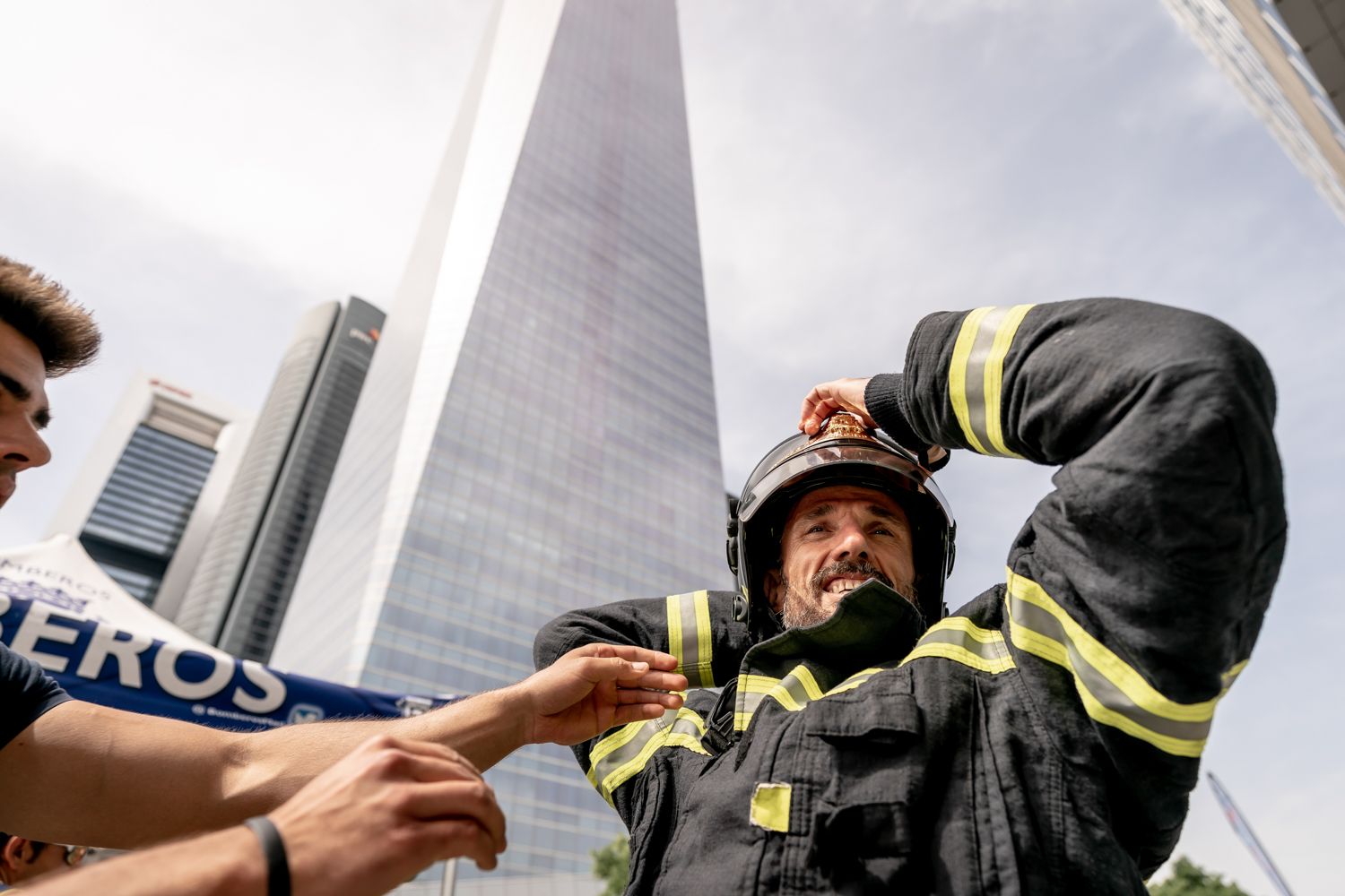 Todas las fotos de la Carrera Vertical Torre Emperador Castellana   @vsmphotoevents  03421