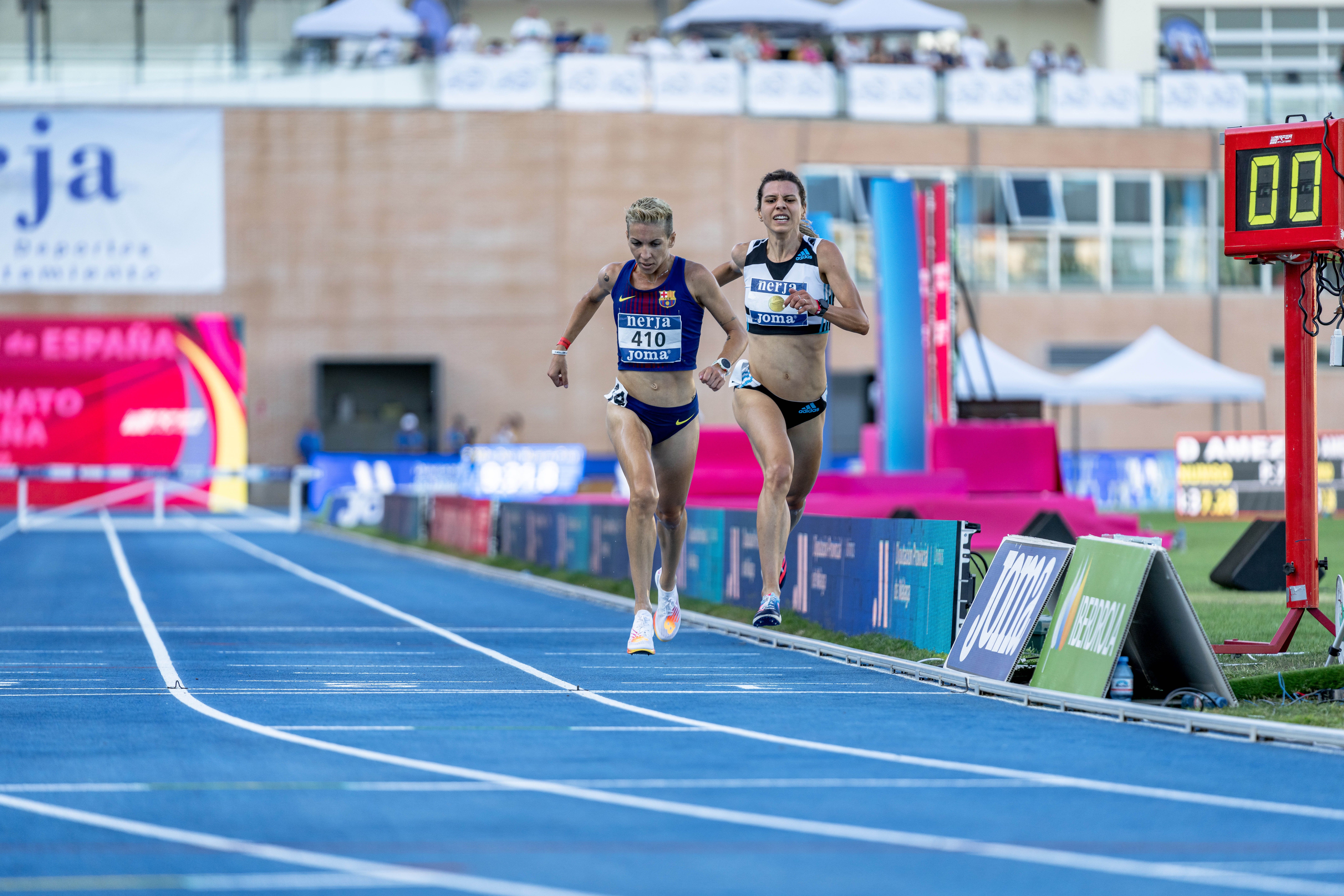 Vibrante final el que nos ofrecieron en los 3.000 metros obstáculos Carolina Robles e Irene Sánchez Escribano. Vibrante final el que nos ofrecieron en los 3.000 metros obstáculos Carolina Robles e Irene Sánchez Escribano.