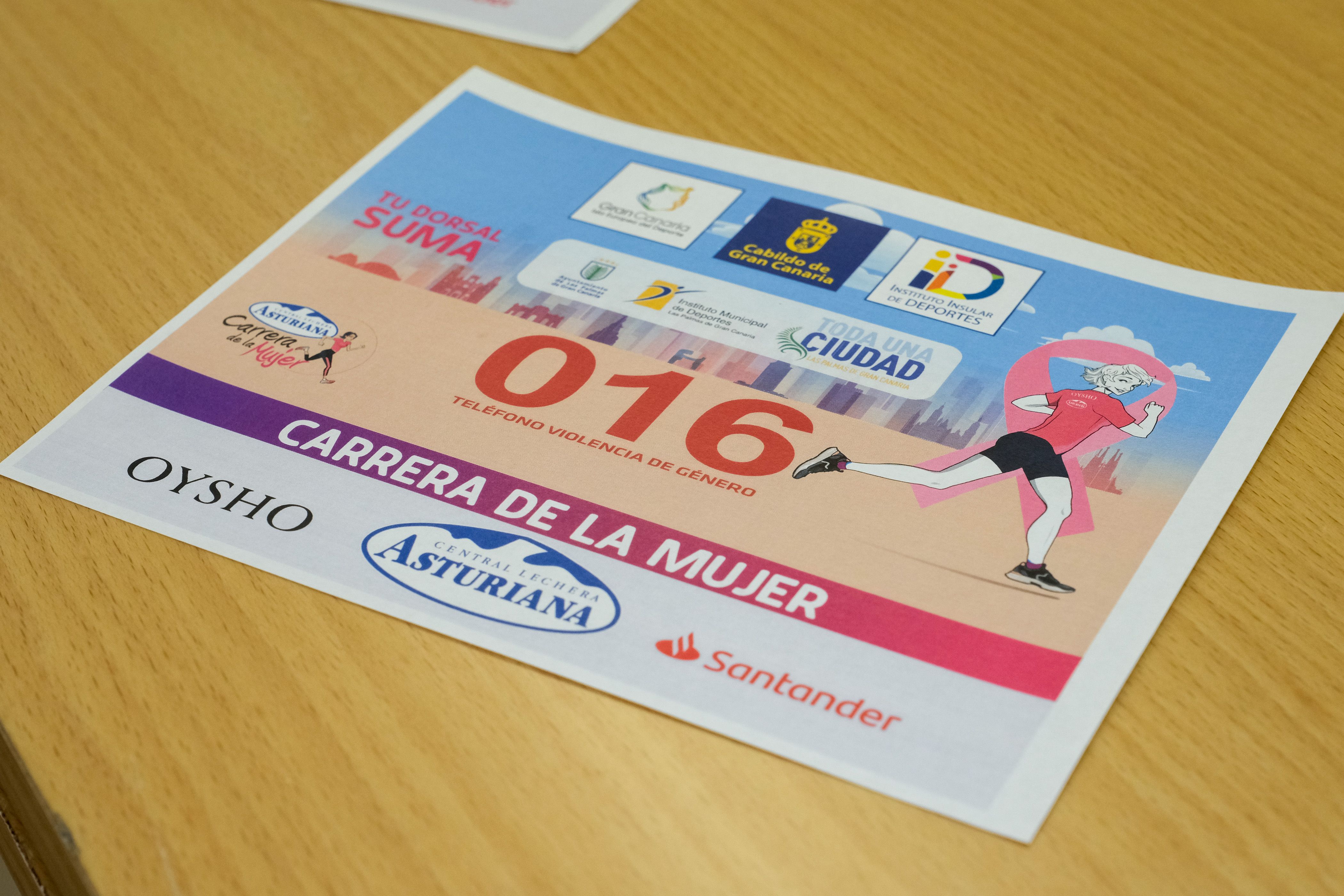 El dorsal que lucirán el domingo las participantes de la Carrera de la Mujer Central Lechera Asturiana de Gran Canaria.