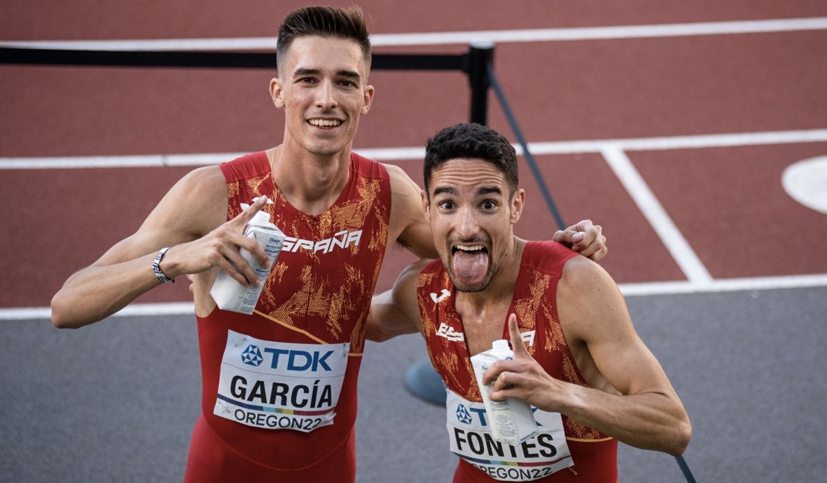 Mario García Romo e Ignacio Fontes tras clasificarse para la final de los 1500 metros. SPORTMEDIA.