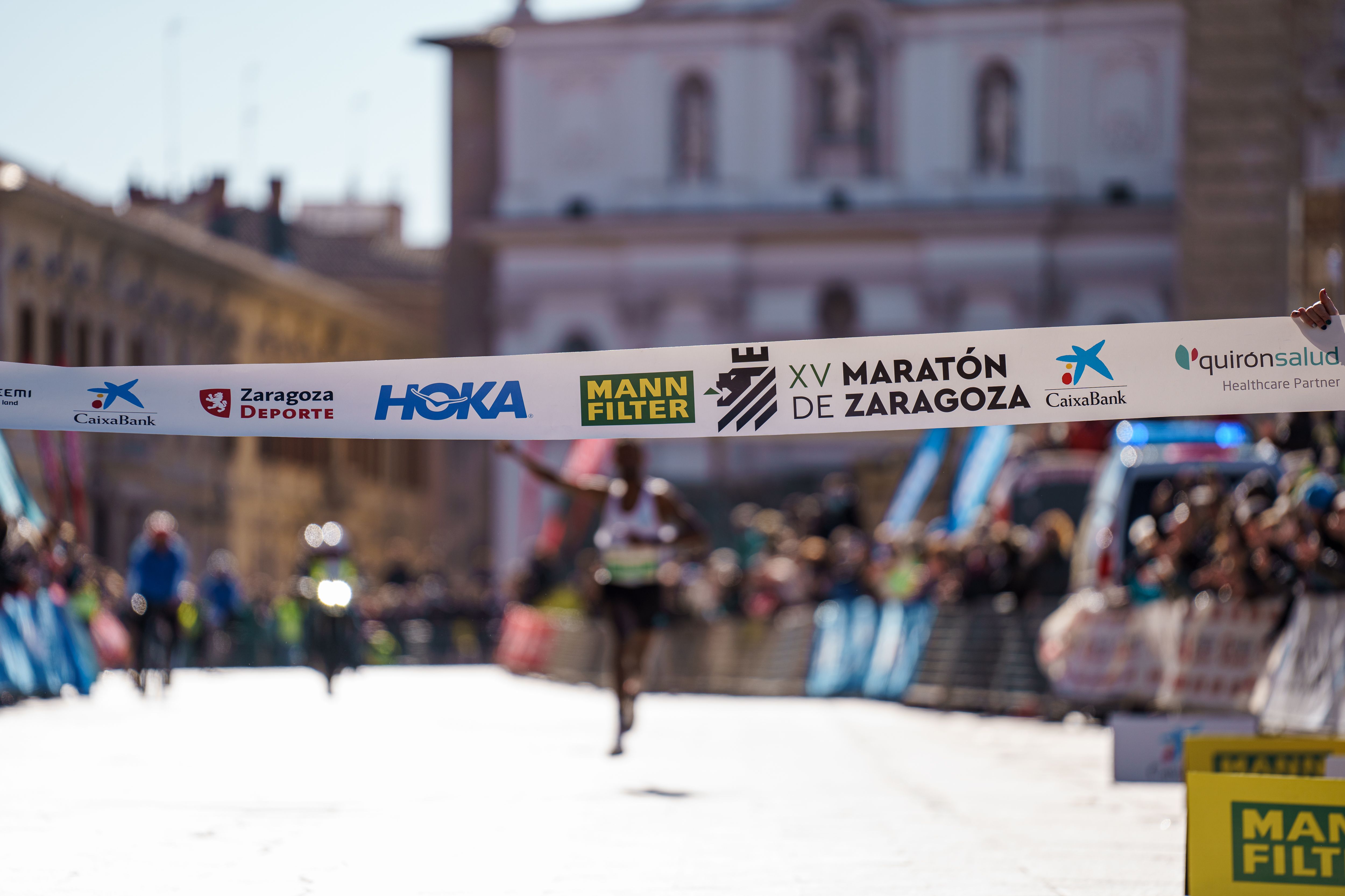 Una imagen de la entrada en meta del MANN FILTER Maratón de Zaragoza CaixaBank. SPORTMEDIA.