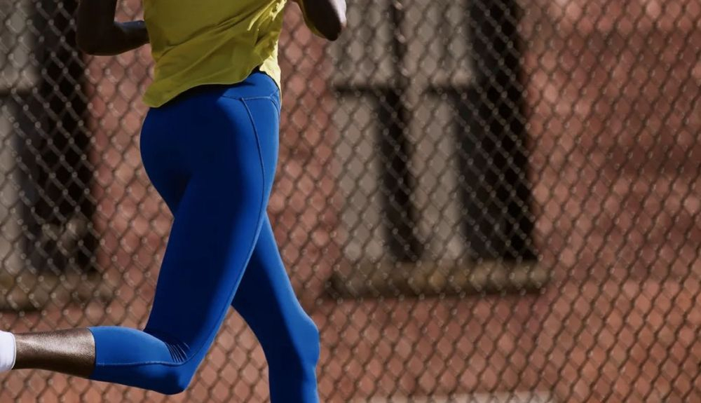 Un ejemplo de los productos lululemon para corredoras. Un ejemplo de los productos lululemon para corredoras.