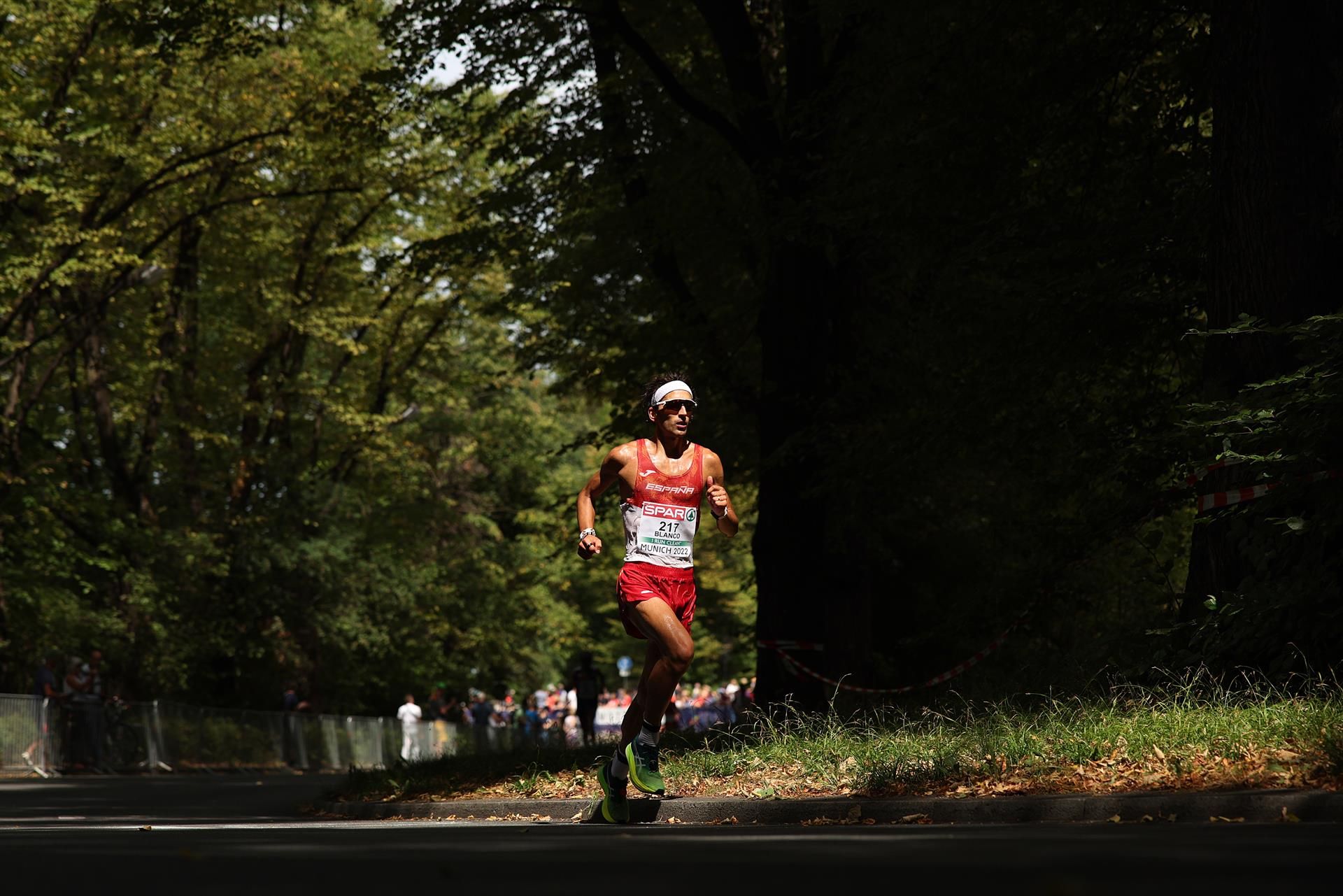 El atleta español Jorge Blanco durante el maratón de los Europeos de Múnich. EFE.