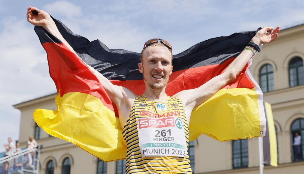 El alemán Richard Ringer tras ganar el título europeo de maratón en Múnich. EFE. El alemán Richard Ringer tras ganar el título europeo de maratón en Múnich. EFE.