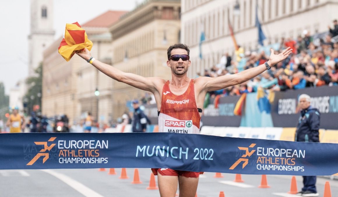 Álvaro Martín celebrando su título europeo en Múnich 2022. SPORTMEDIA.