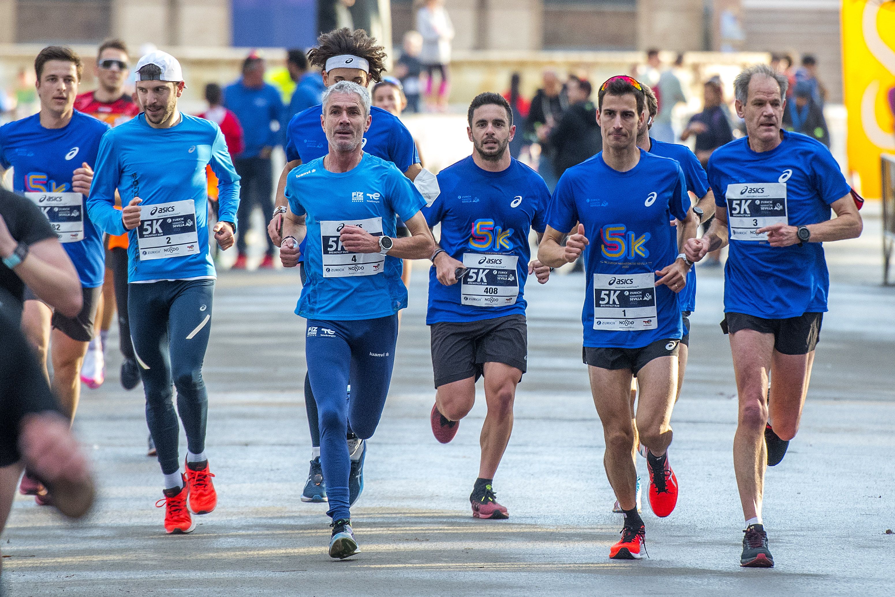 Martín Fiz, tras él Jorge Blanco, y al lado Mario Mola y Abel Antón... casi nada el nivel del 5K Breakfast Run del Zurich Maratón de Sevilla. Juanjo Úbeda. Martín Fiz, tras él Jorge Blanco, y al lado Mario Mola y Abel Antón... casi nada el nivel del 5K Breakfast Run del Zurich Maratón de Sevilla. Juanjo Úbeda.