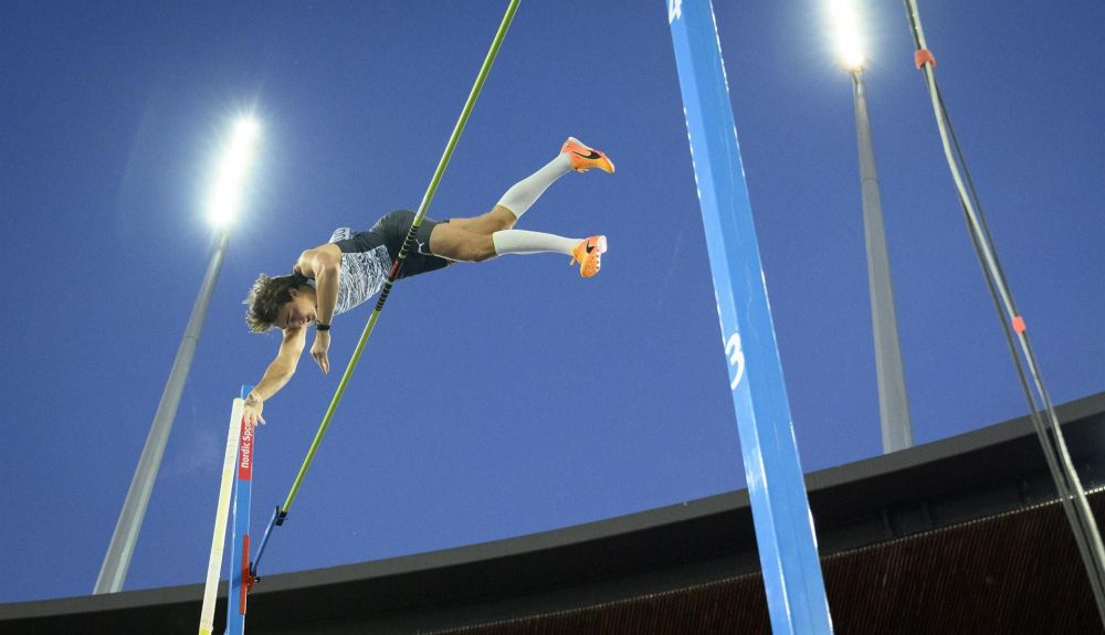 Armand Duplantis saltando en la Diamond League de Zúrich, donde se llevó el diamante. EFE. Armand Duplantis saltando en la Diamond League de Zúrich, donde se llevó el diamante. EFE.