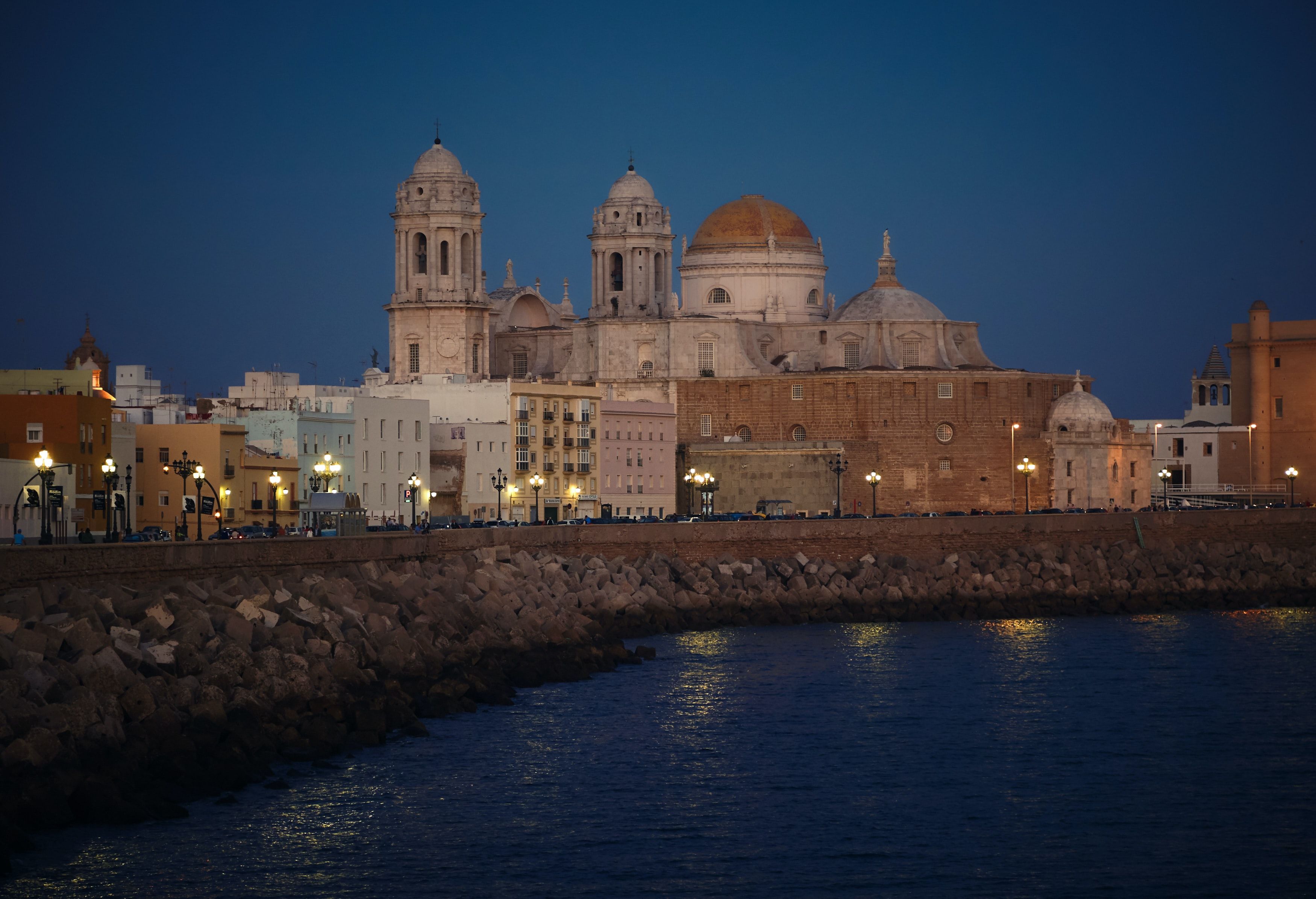 En la decimocuarta ruta veraniega te proponemos recorrer la ciudad vieja de Cádiz. VIDAR NORDLI.