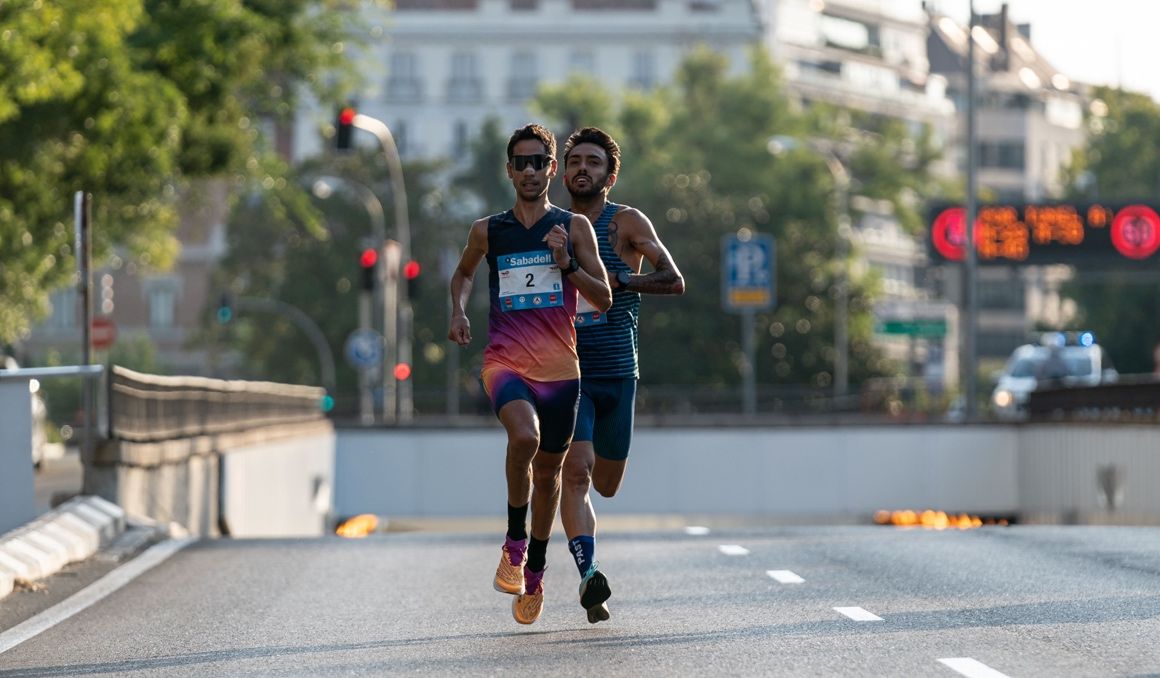 Javi Guerra y Fernando Carro con las primeras luces del día en Madrid corre por Madrid.