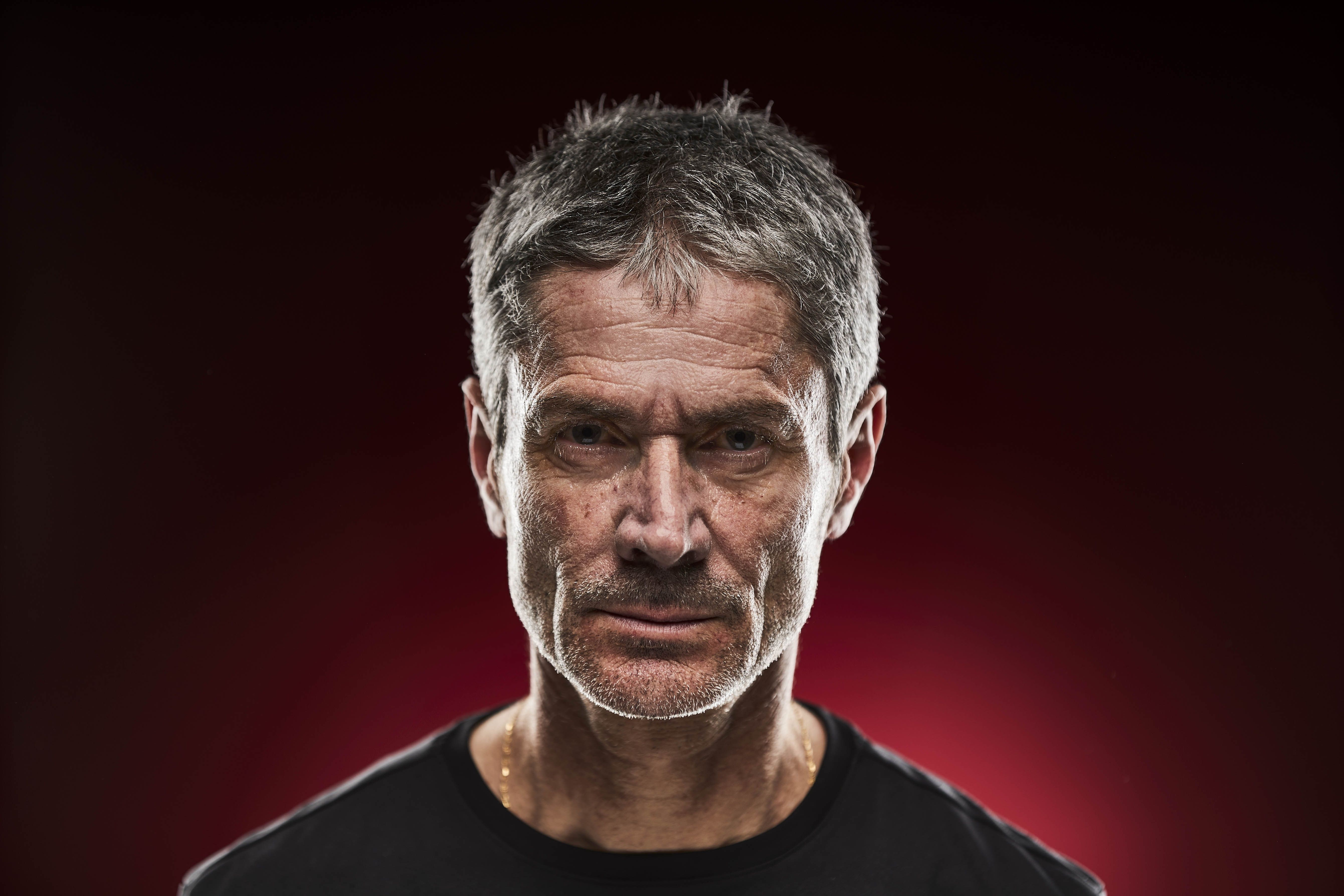 Martín Fiz se toma el running de manera muy divertida, aunque por el careto que pone en esta foto (de la sesión de portada de nuestro primer número, hace cinco años) nadie lo diría. JAIME DE DIEGO