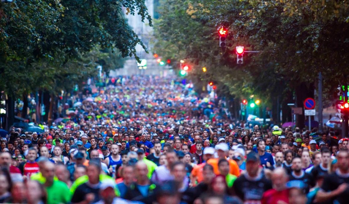 Una imagen del TotalEnergies Bilbao Night Marathon que este año se disputa el 22 de octubre. FOTORUNNERS.