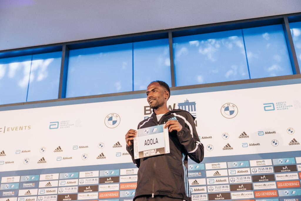 El etíope Guye Adola llega a Berlín para revalidar su corona de 2021 y plantar cara a Eliud Kipchoge.