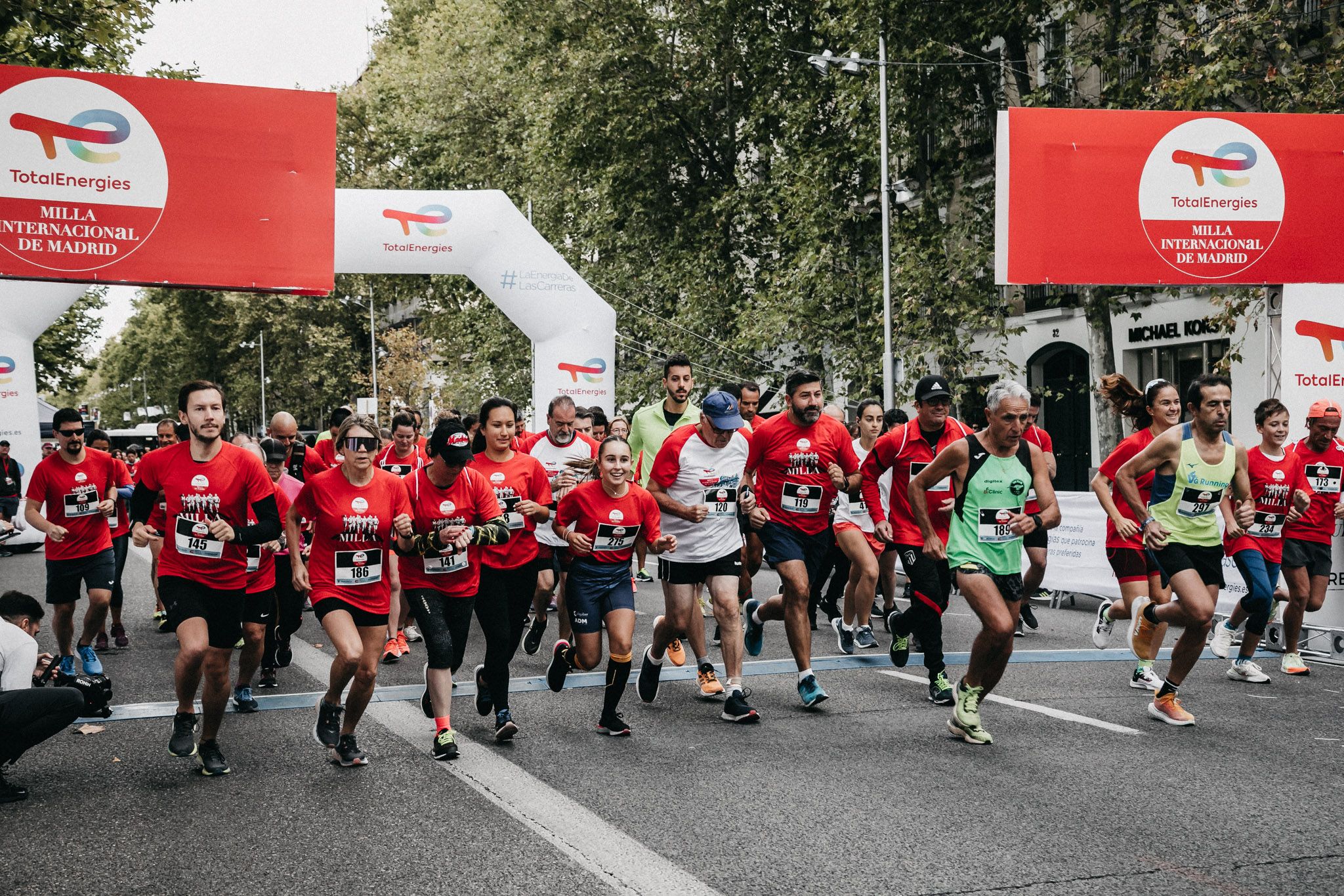 Las mejores imágenes de las carreras populares de la TotalEnergies Milla de Madrid. Latemilente
