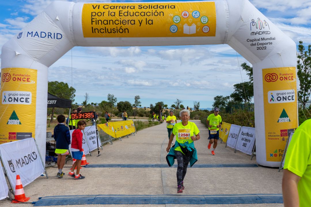 Carrera Solidaria por la Educación Financiera y la Inclusión 235
