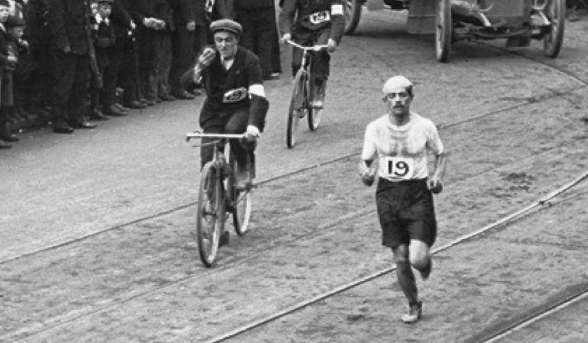 Dorando Pietri,uno de los culpables de que hoy en día estemos enamorados del maratón.