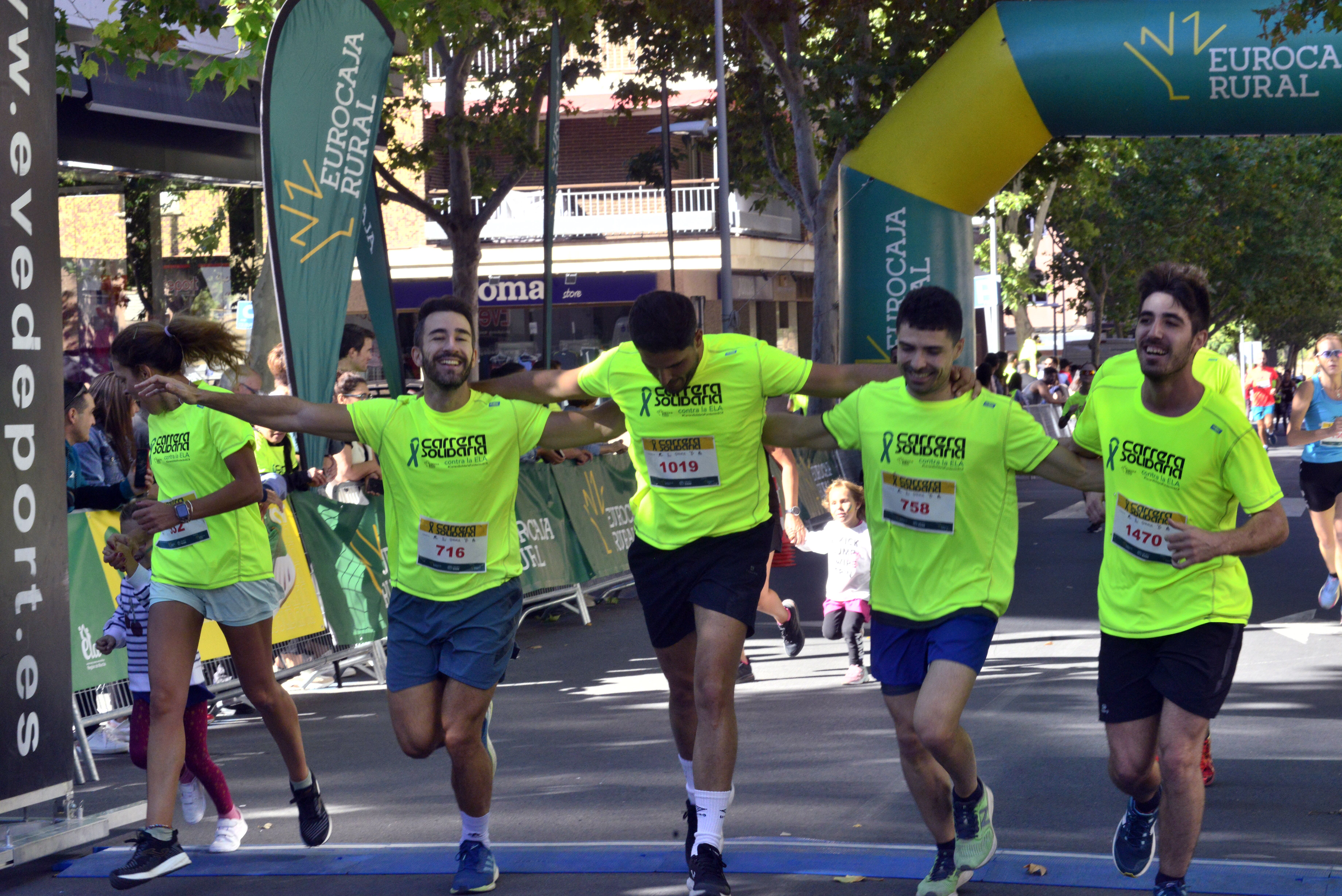 Todo lo recaudado en la X Carrera Solidaria de la Fundación Eurocaja Rural irá destinado a ayudar a los investigadores, los enfermos y sus familiares. Todo lo recaudado en la X Carrera Solidaria de la Fundación Eurocaja Rural irá destinado a ayudar a los investigadores, los enfermos y sus familiares.