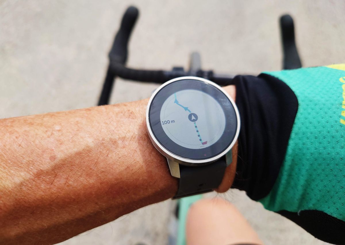 La navegación es uno de los puntos más conseguidos en el Suunto 9 Peak Pro, el guiado es impecable, con avisos giro a giro.