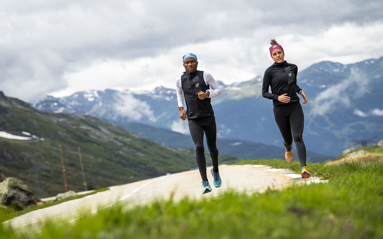 Chaleco Trail Running Hombre Azul Cortavientos