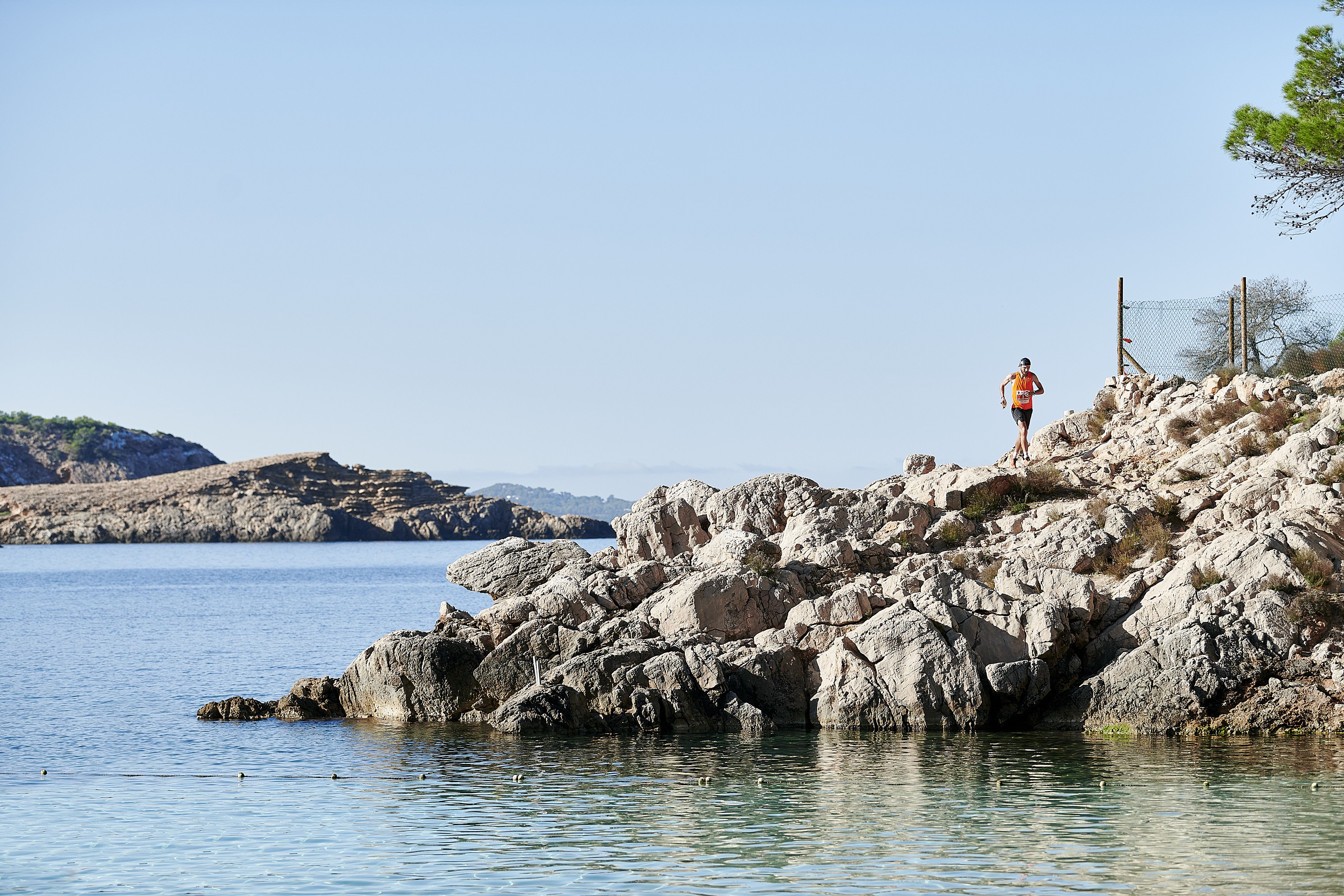 Seguro que ya te están entrando ganas de apuntarte a la Ibiza Trail Maratón 2023. JON IZETA