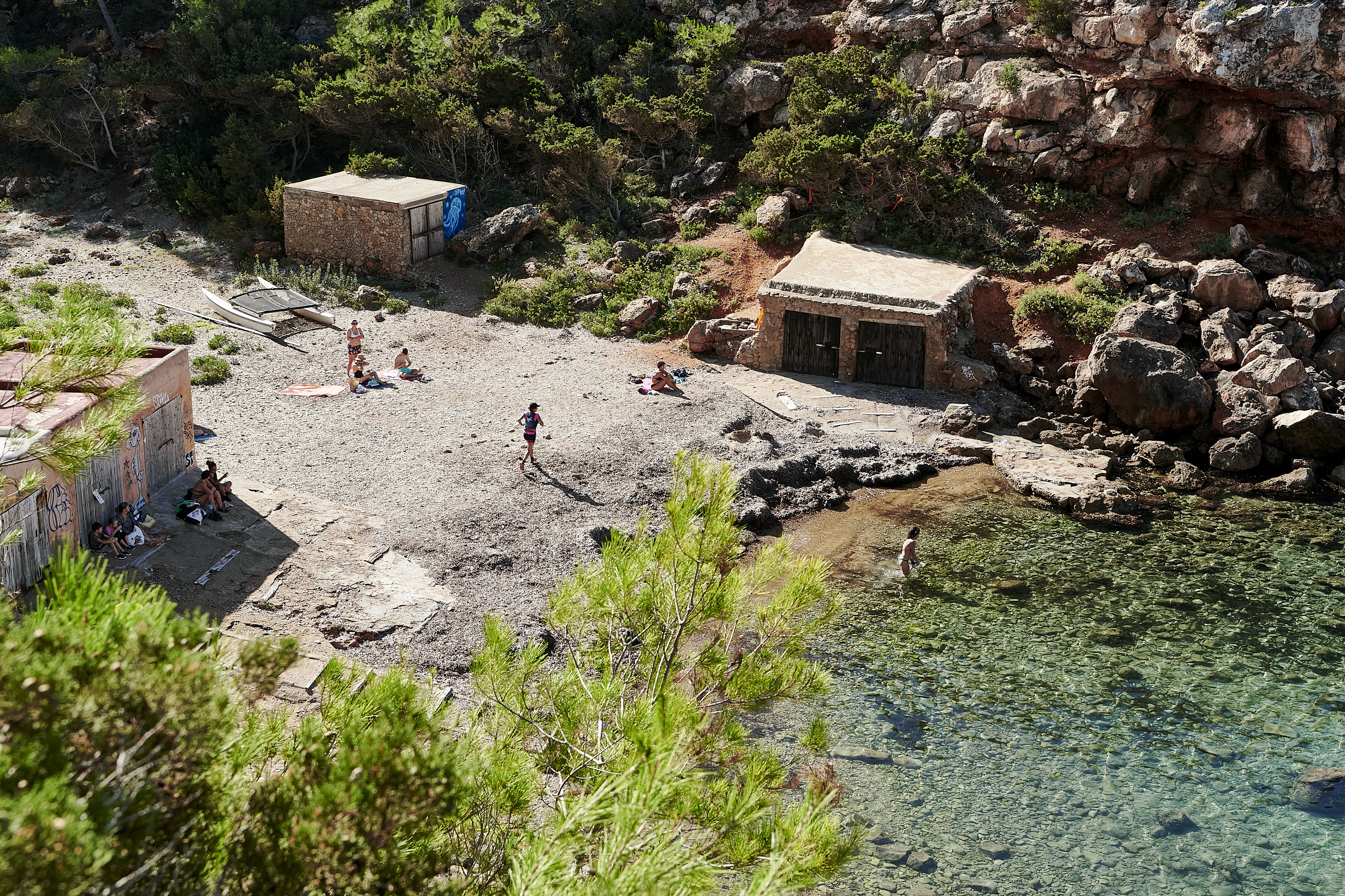 Paisajes así animarán a más de uno a calzarse las zapas de monte y atreverse con la Ibiza Trail Maratón. JON IZETA Paisajes así animarán a más de uno a calzarse las zapas de monte y atreverse con la Ibiza Trail Maratón. JON IZETA