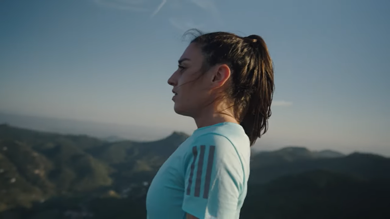 María José Pérez protagoniza Energía de la Buena, el último spot de Serrano.