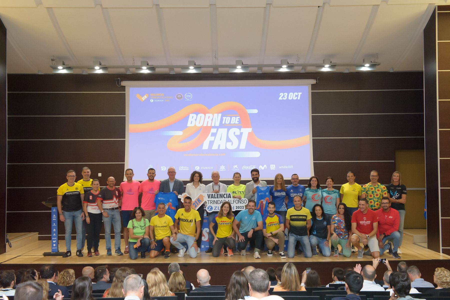 Los clubes valencianos fueron protagonistas en la presentación de la prueba, lo que demuestra la gran sintonía entre tradición y modernidad que exhibe el Medio Maratón Valencia Trinidad Alfonso Zurich.