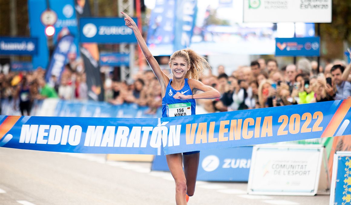 Kostanze Klosterhalfen fue la ganadora del Medio Maratón Valencia 2022, una de las mejores carreras del año según la RFEA. ÁLEX CORRAL.