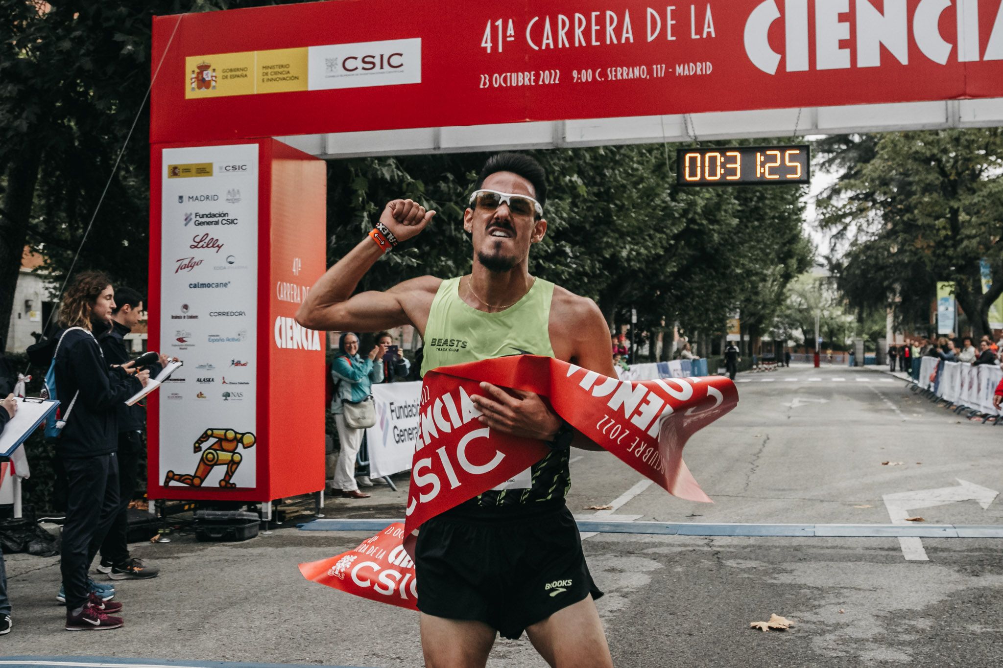 Todas las fotos de meta de la Carrera de la Ciencia 2022. (52)
