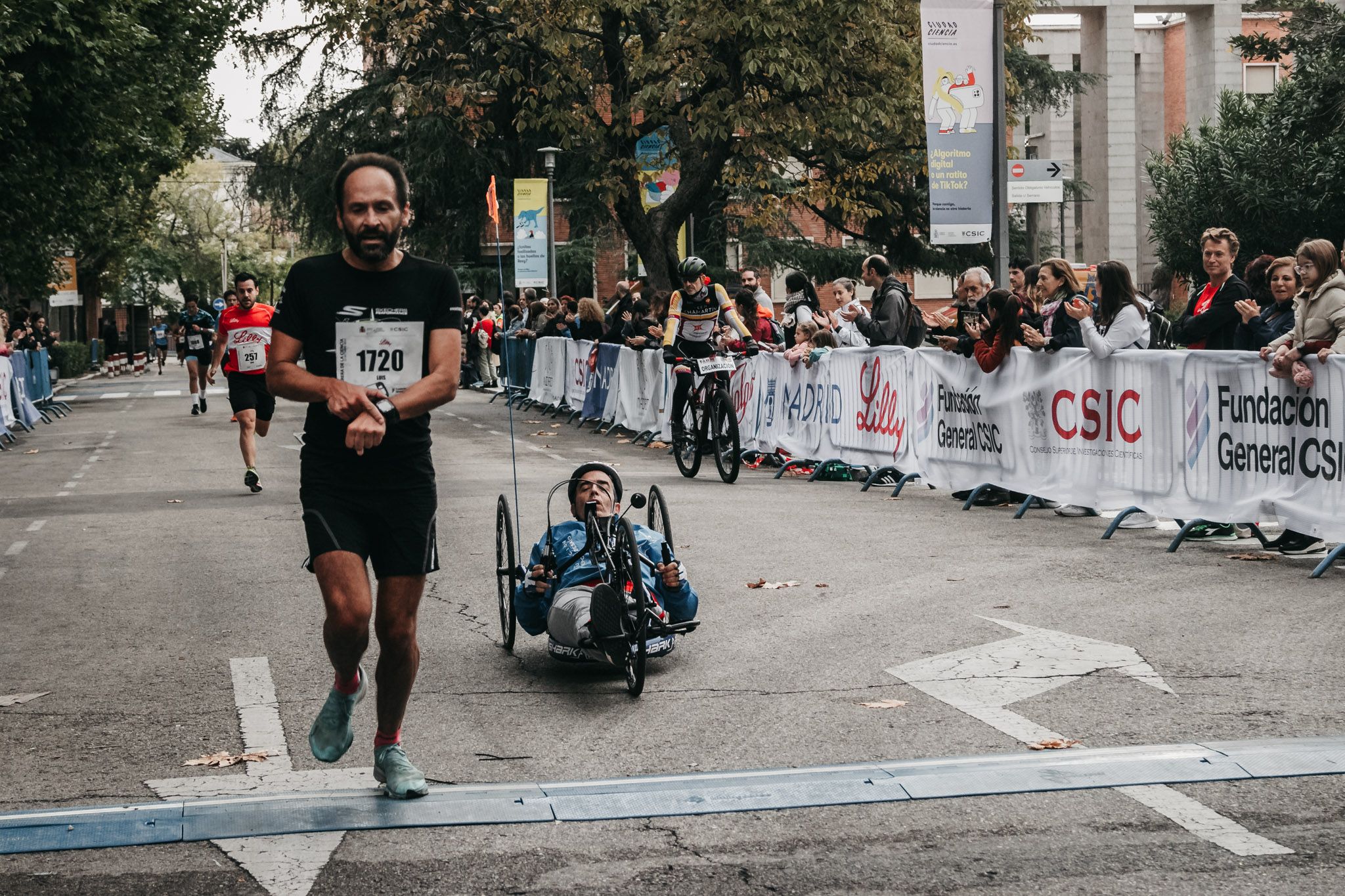 Todas las fotos de meta de la Carrera de la Ciencia 2022. (373)