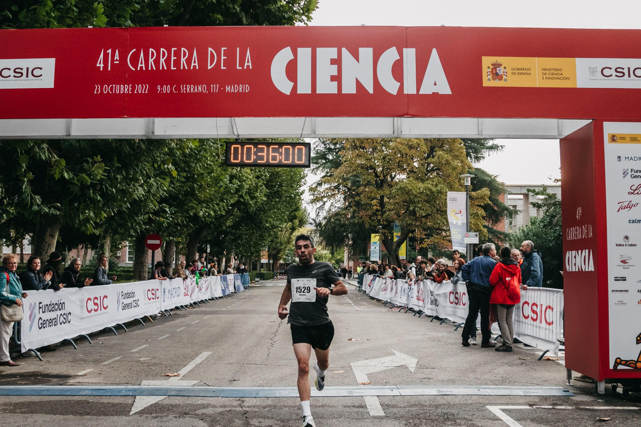 Todas las fotos de meta de la Carrera de la Ciencia 2022. (164)
