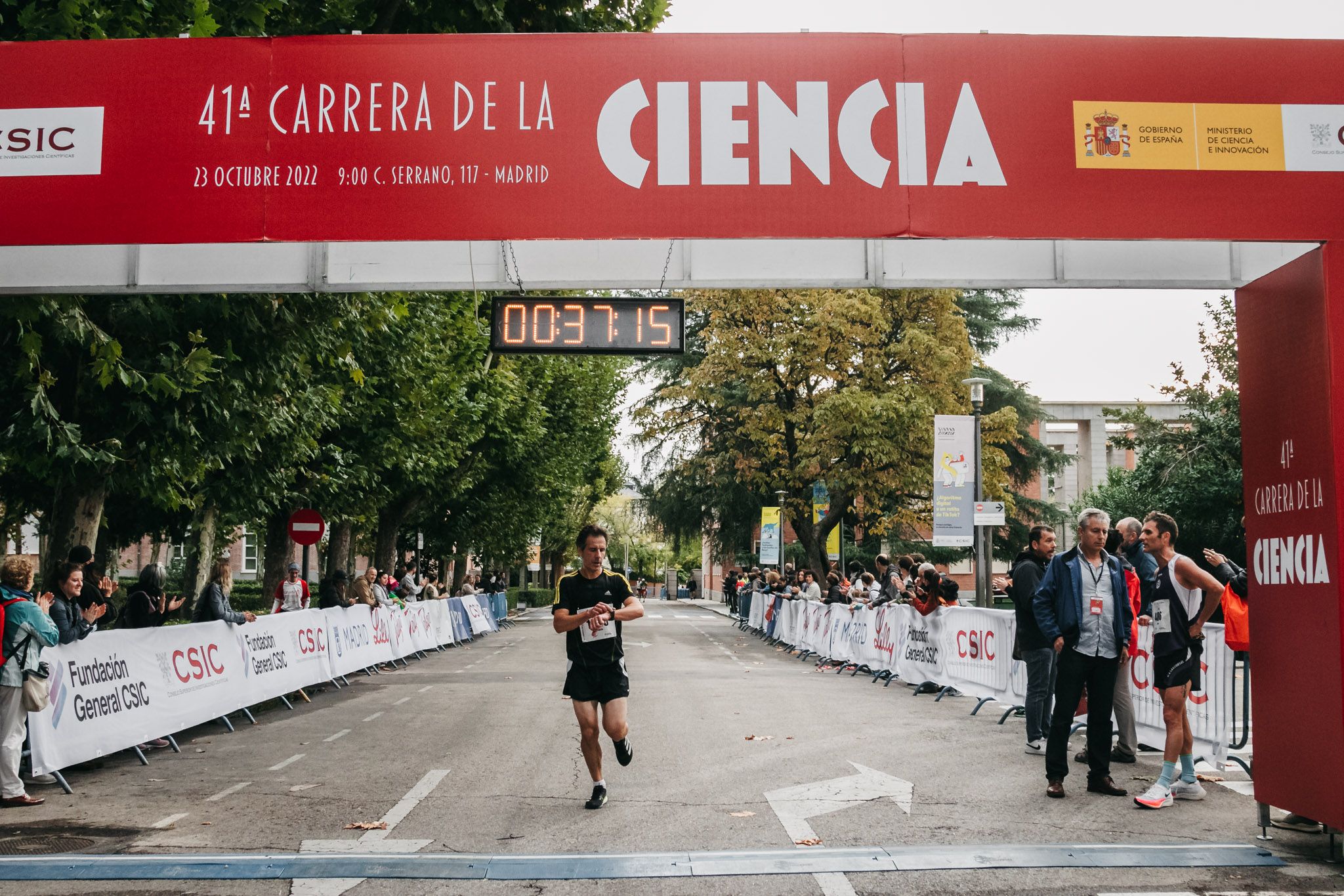 Todas las fotos de meta de la Carrera de la Ciencia 2022. (182)