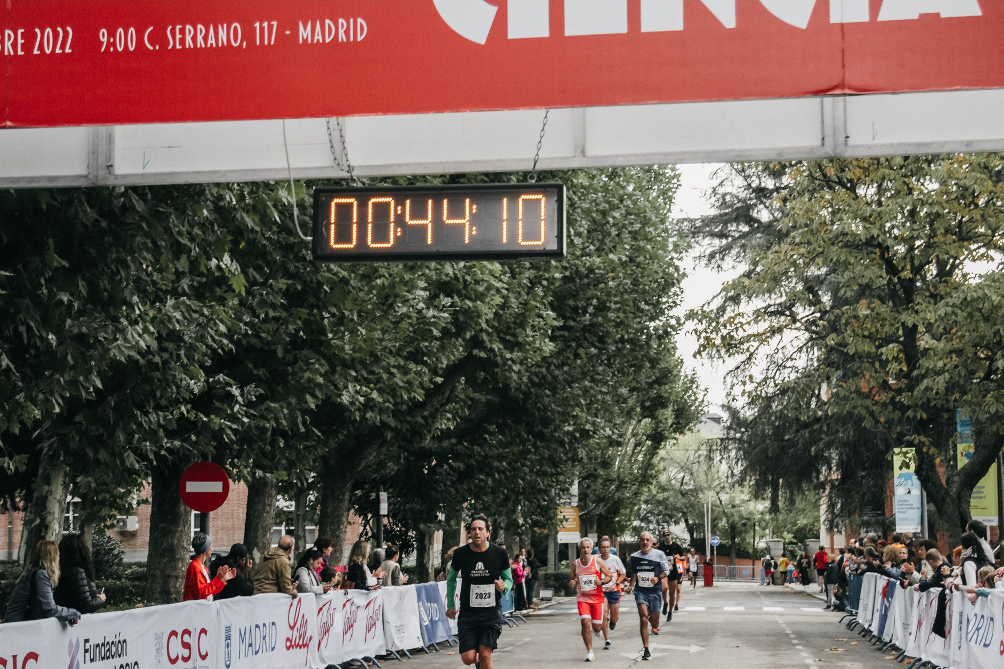 Todas las fotos de meta de la Carrera de la Ciencia 2022. (428)