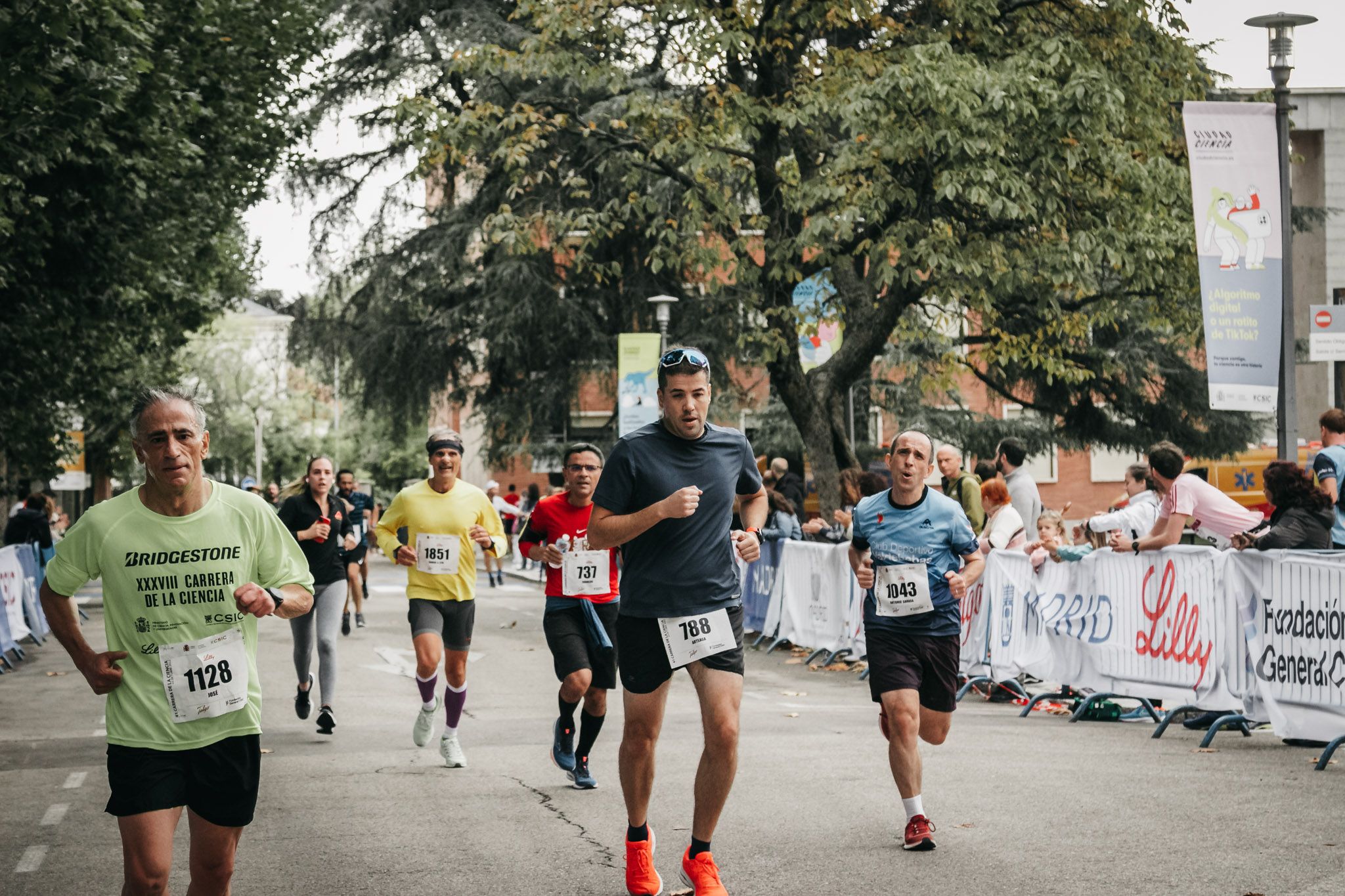 Todas las fotos de meta de la Carrera de la Ciencia 2022. (640)