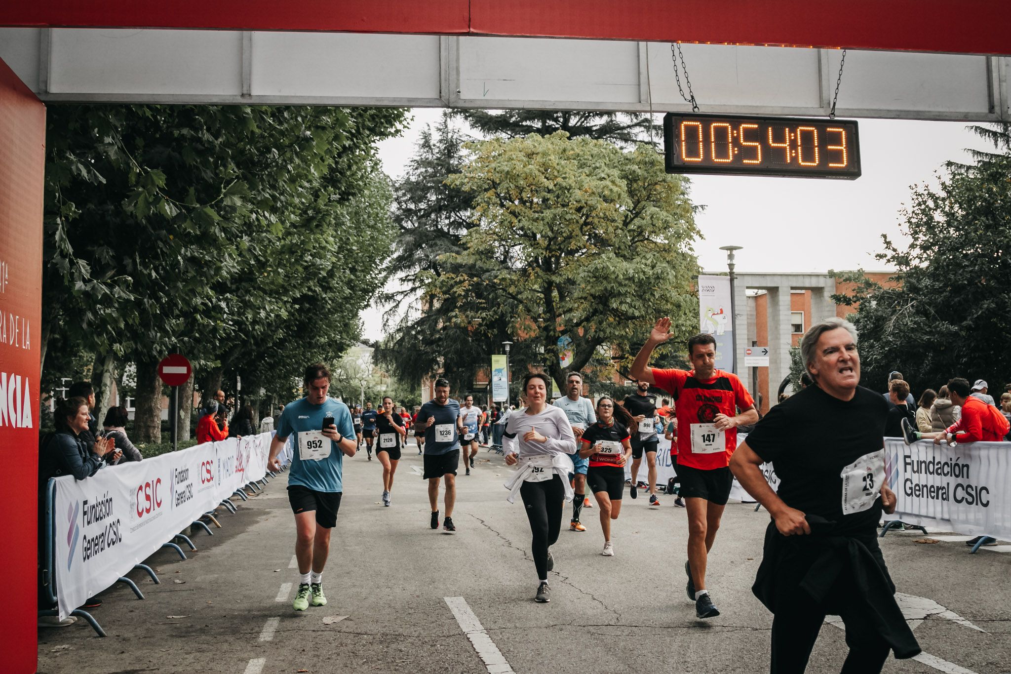 Todas las fotos de meta de la Carrera de la Ciencia 2022. (826)