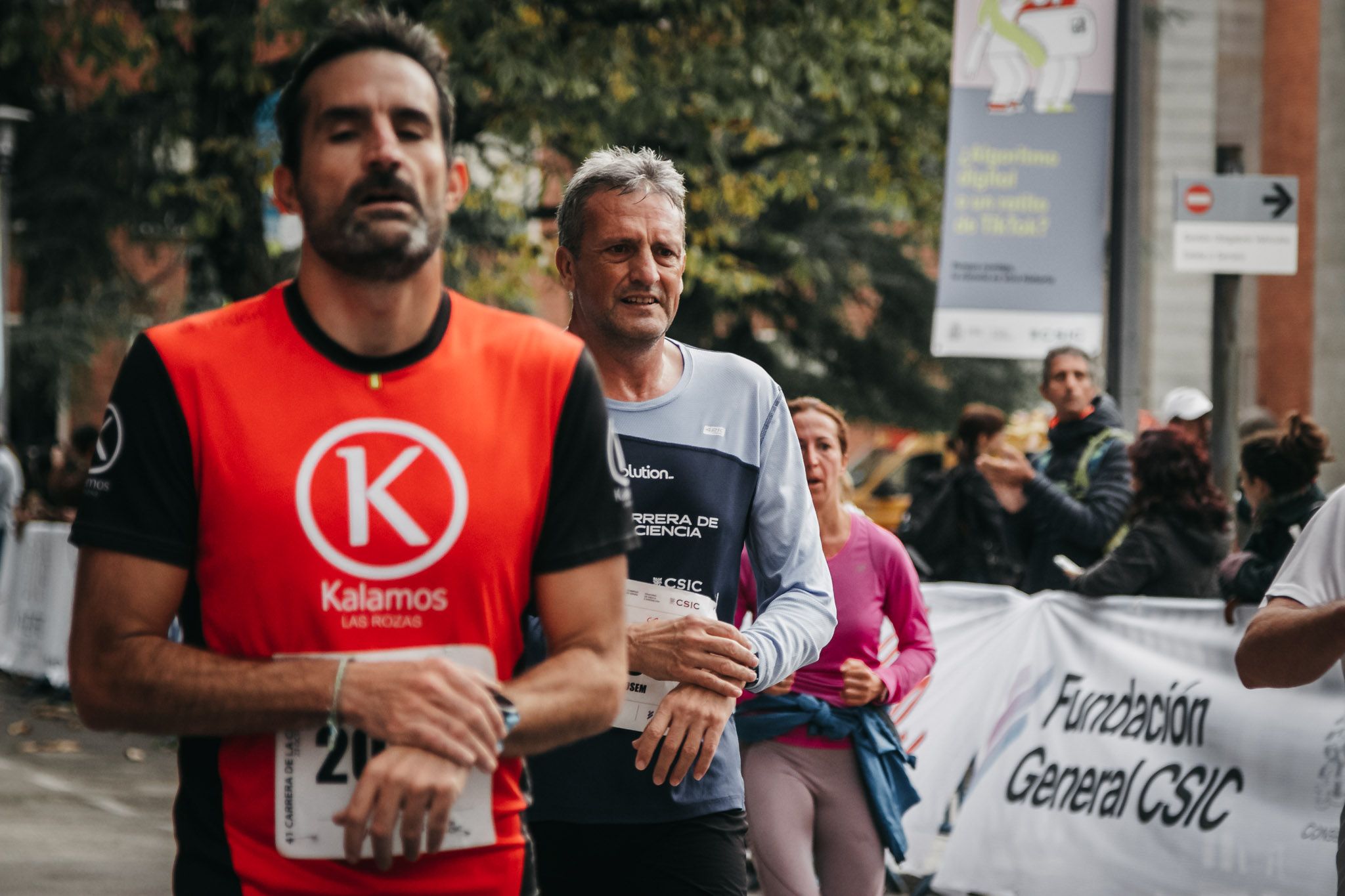 Todas las fotos de meta de la Carrera de la Ciencia 2022. (871)