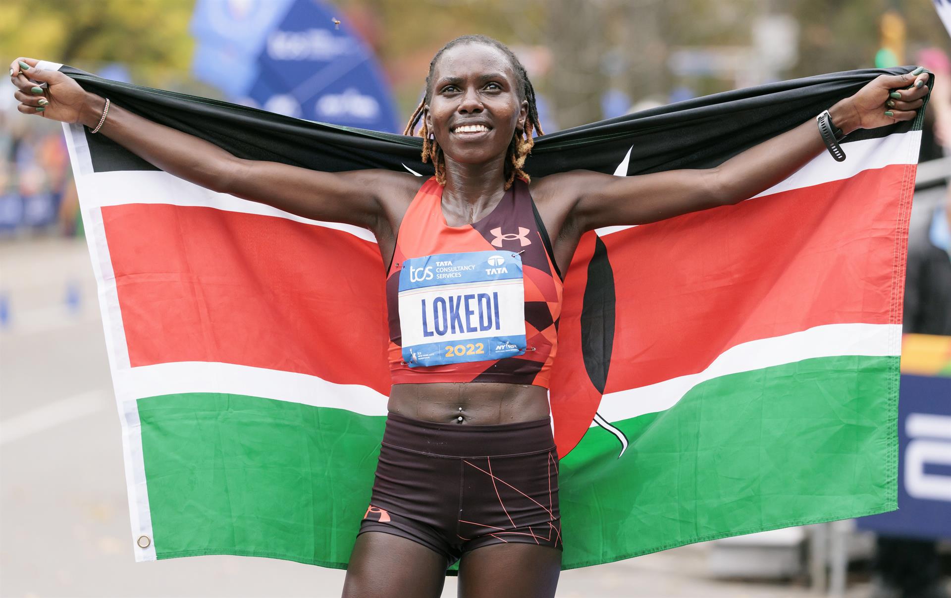 Sharon Lokedi posa para los medios tras ganar el Maratón de Nueva York 2022. EFE.