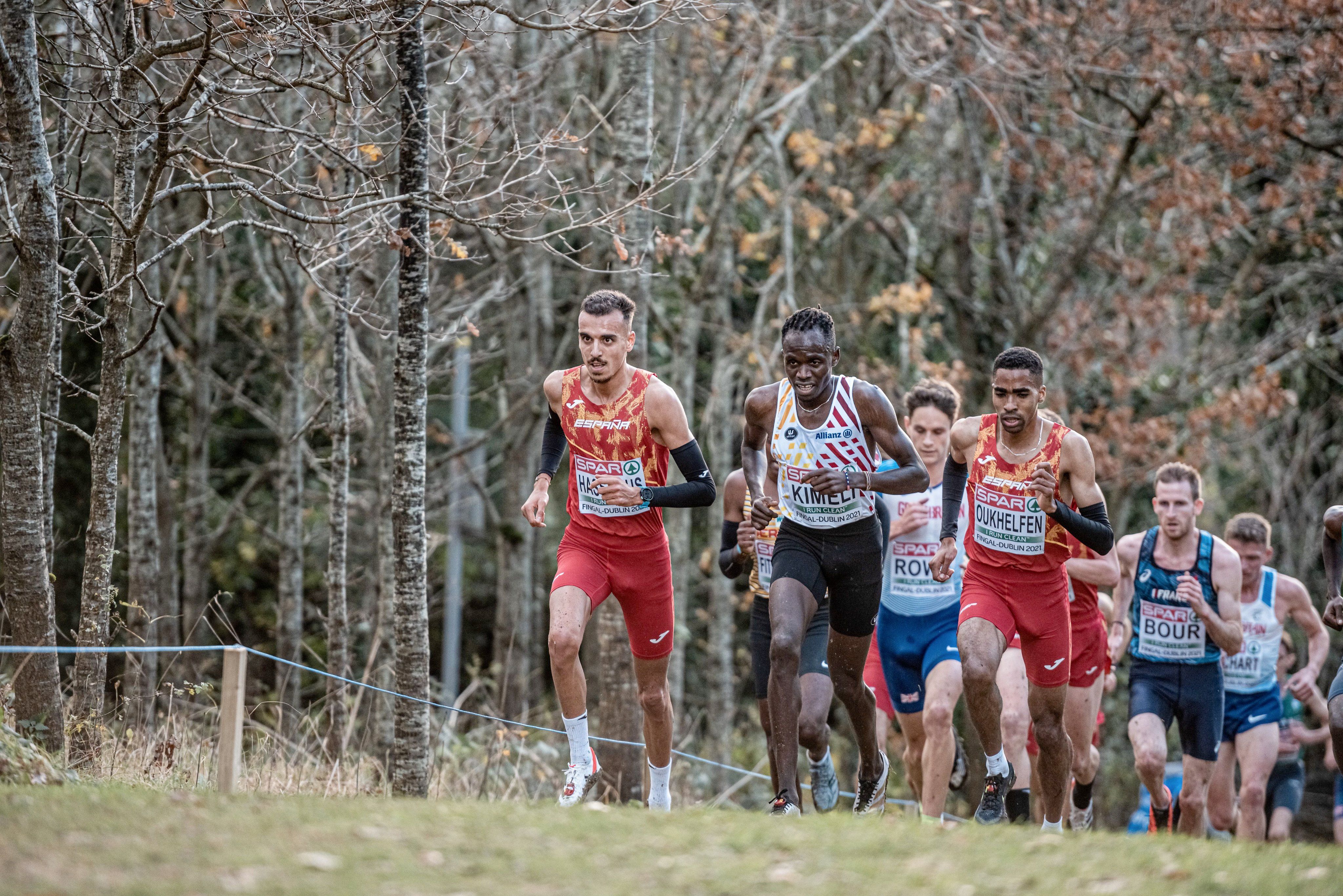 Una imagen del último Campeonato de Europa de Cross con Hassaous y Oukhelfen, dos de los atletas que conformarán el equipo español en Turín. SPORTMEDIA.