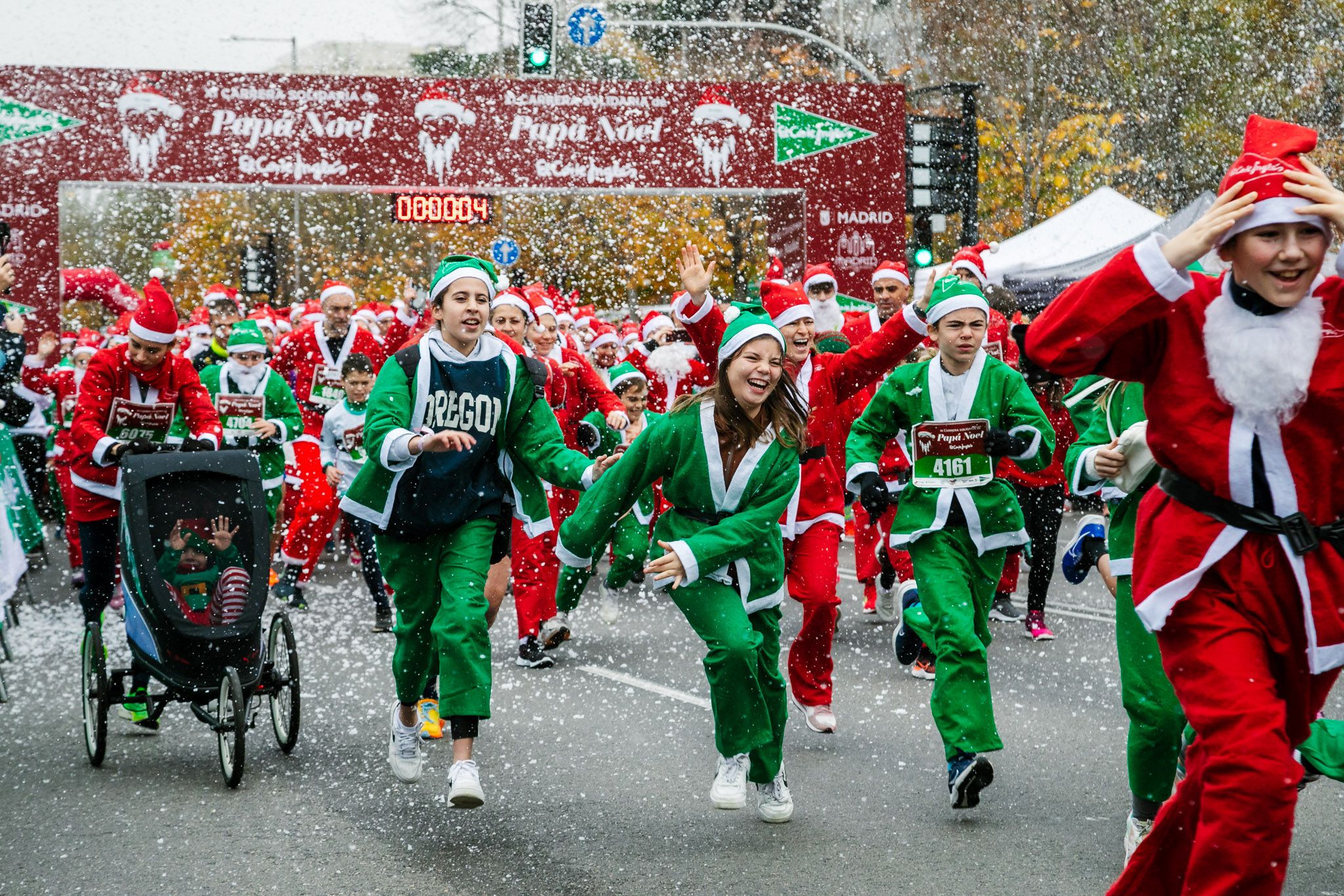 Las 50 mejores fotos de la Carrera de Papá Noel El Corte Inglés 2022. (22)