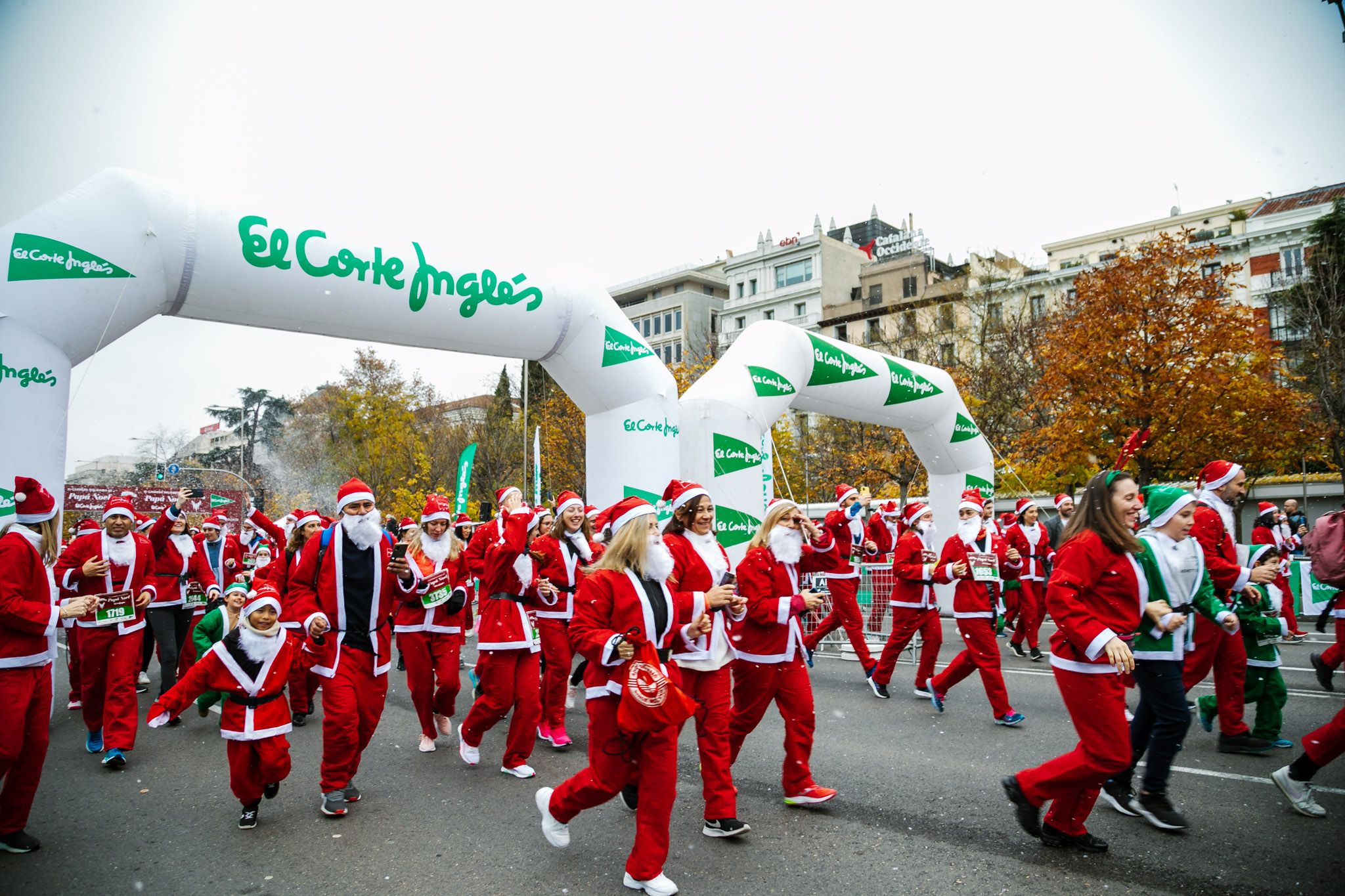 Las 50 mejores fotos de la Carrera de Papá Noel El Corte Inglés 2022. (23)