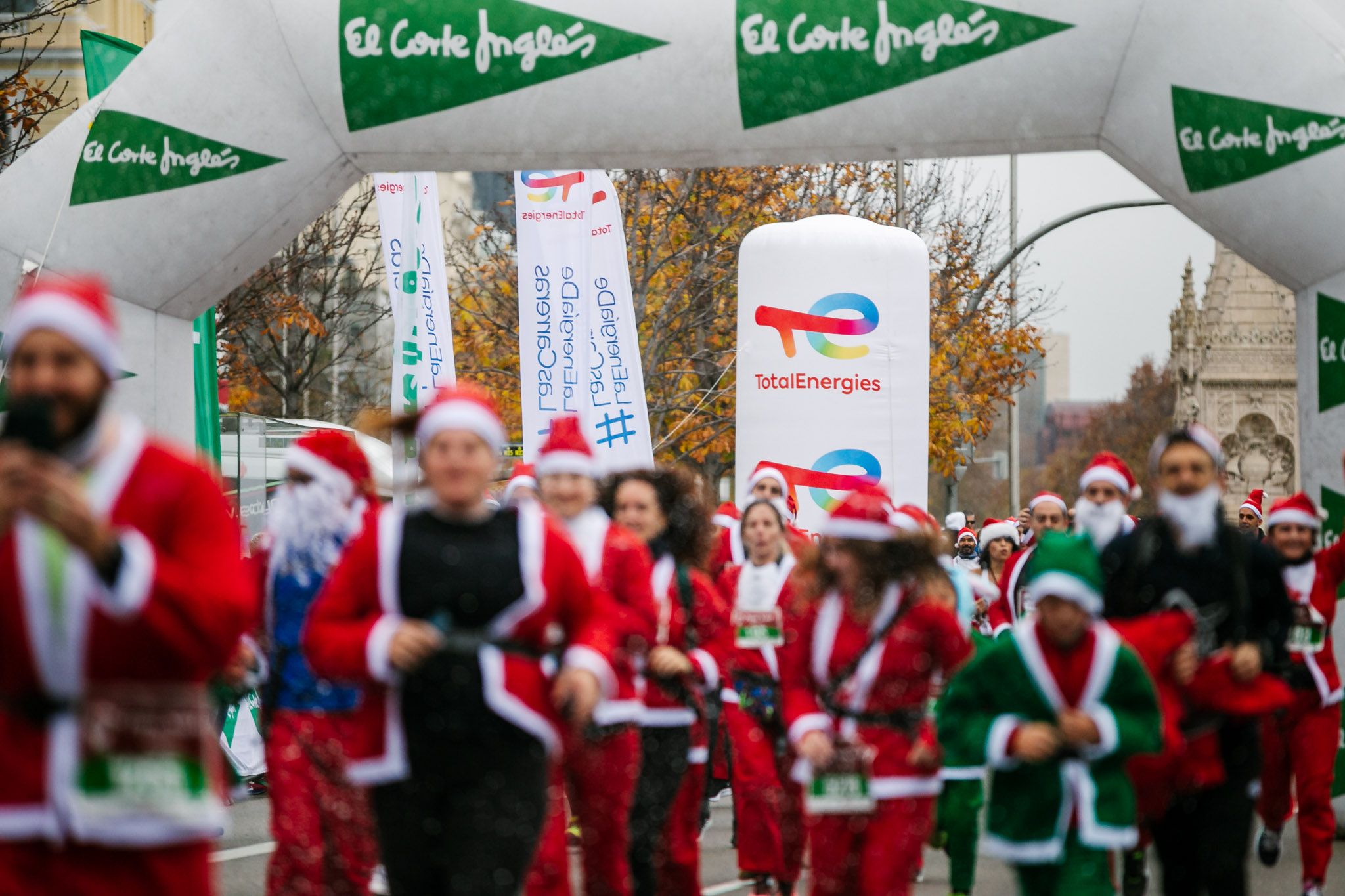 Las 50 mejores fotos de la Carrera de Papá Noel El Corte Inglés 2022. (45)
