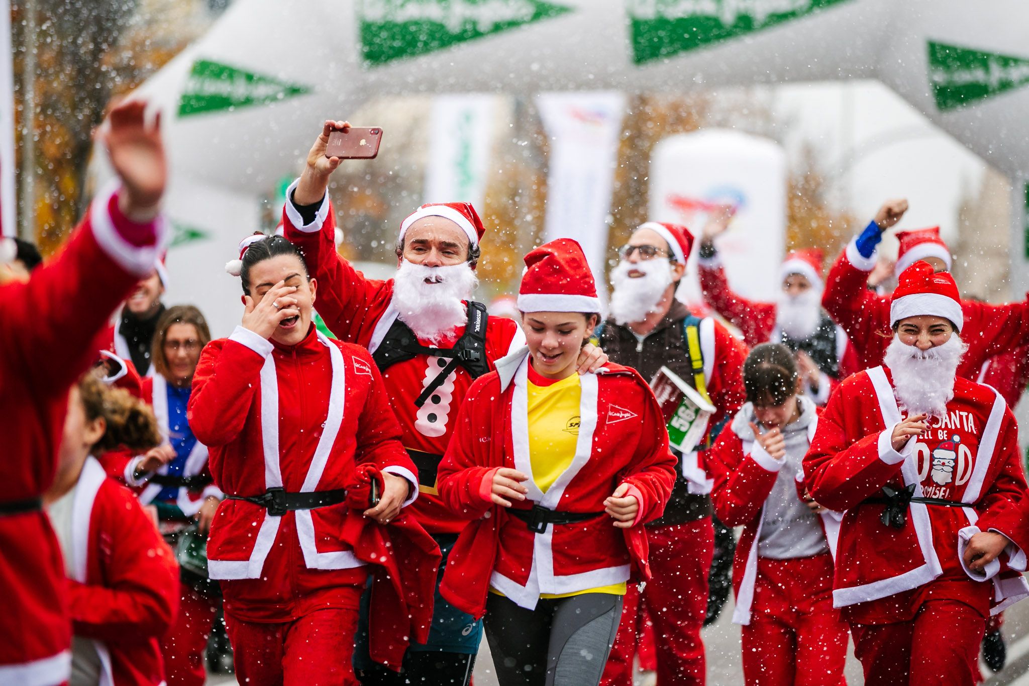 Las 50 mejores fotos de la Carrera de Papá Noel El Corte Inglés 2022. (46)