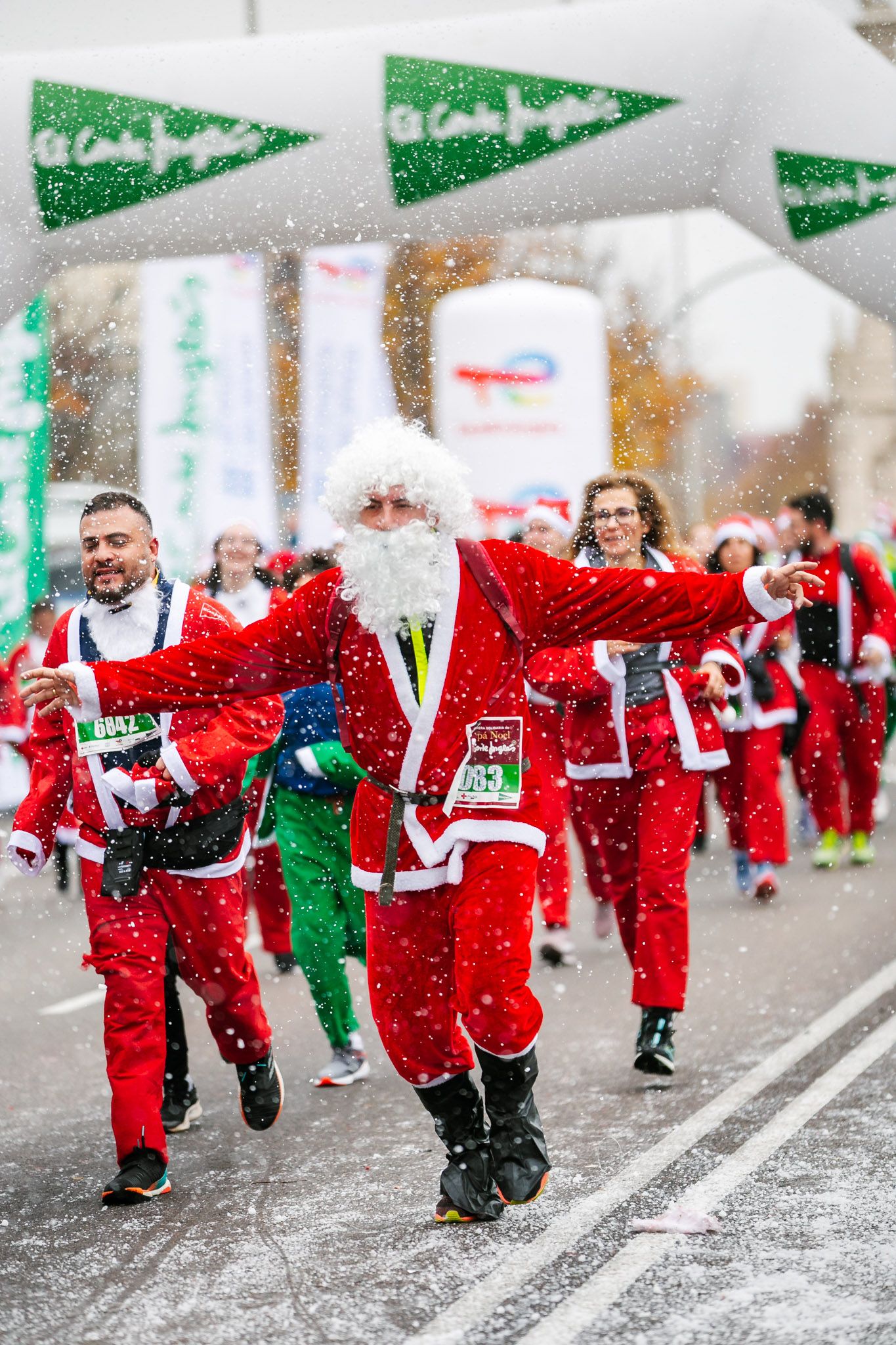 Las 50 mejores fotos de la Carrera de Papá Noel El Corte Inglés 2022. (48)