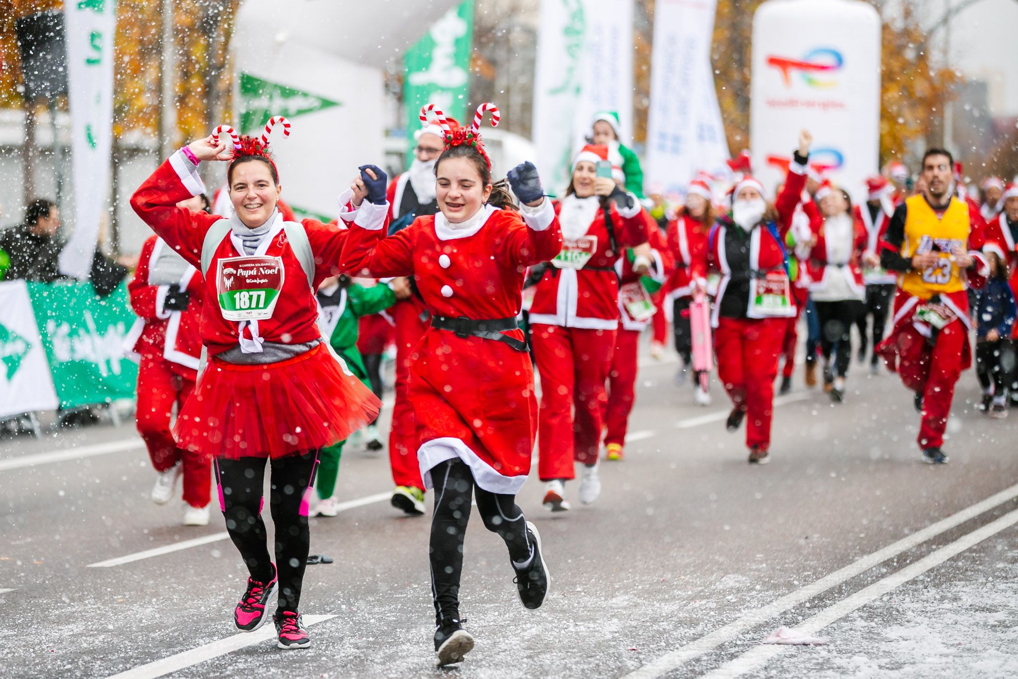 Las 50 mejores fotos de la Carrera de Papá Noel El Corte Inglés 2022. (49)